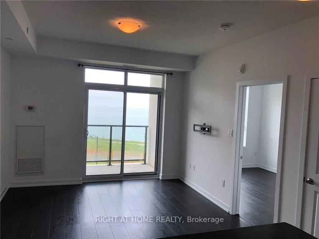 Photo 8 of Unit 404, 101 Shoreview Place, Hamilton, Lakeshore — HOMEH