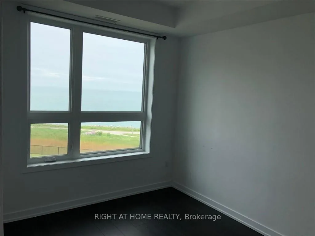 Photo 11 of Unit 404, 101 Shoreview Place, Hamilton, Lakeshore — HOMEH