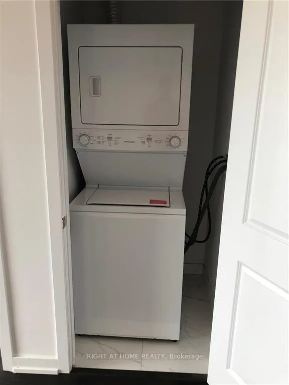 Photo 13 of Unit 404, 101 Shoreview Place, Hamilton, Lakeshore — HOMEH