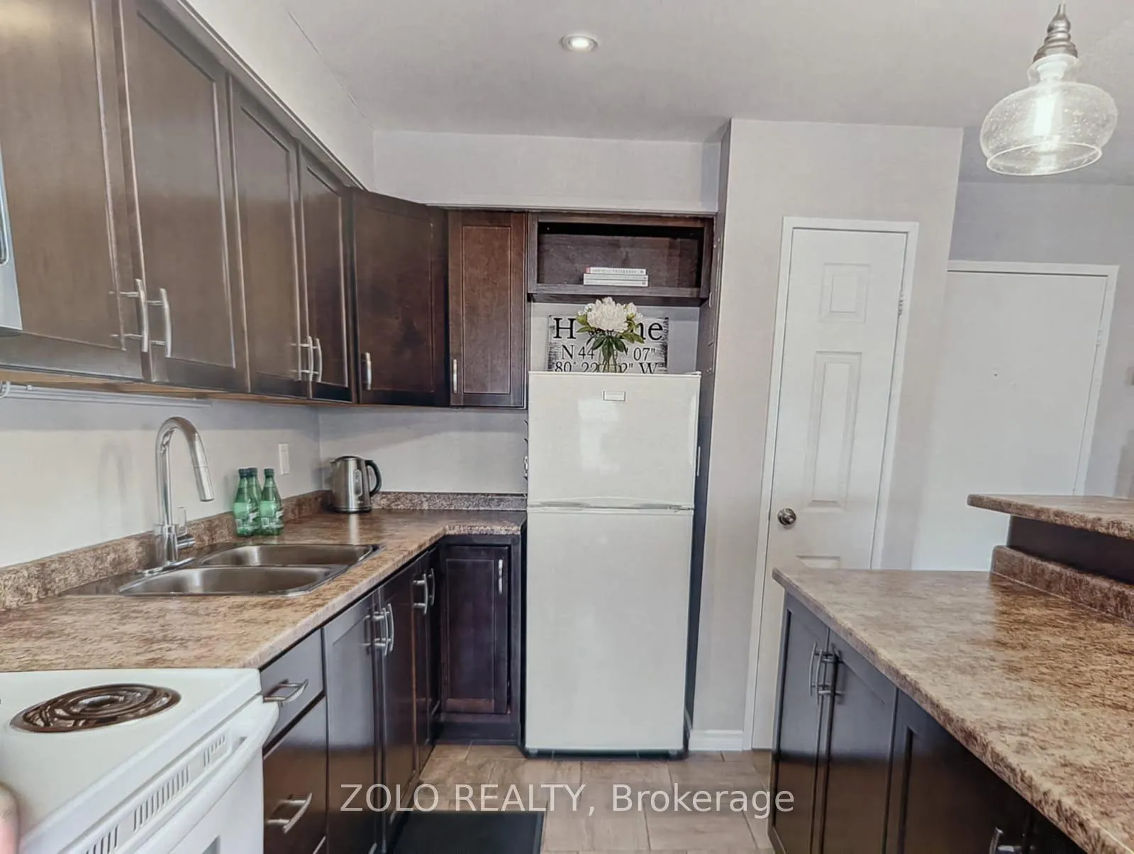 Photo 2 of Unit 301, 173 Eighth Street, Collingwood — HOMEH