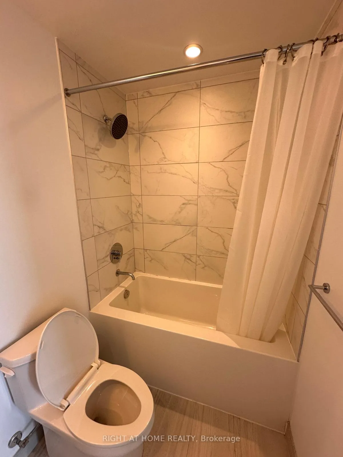 Photo 9 of Unit 4905, 5 Buttermill Avenue, Vaughan, Vaughan Corporate Centre — HOMEH