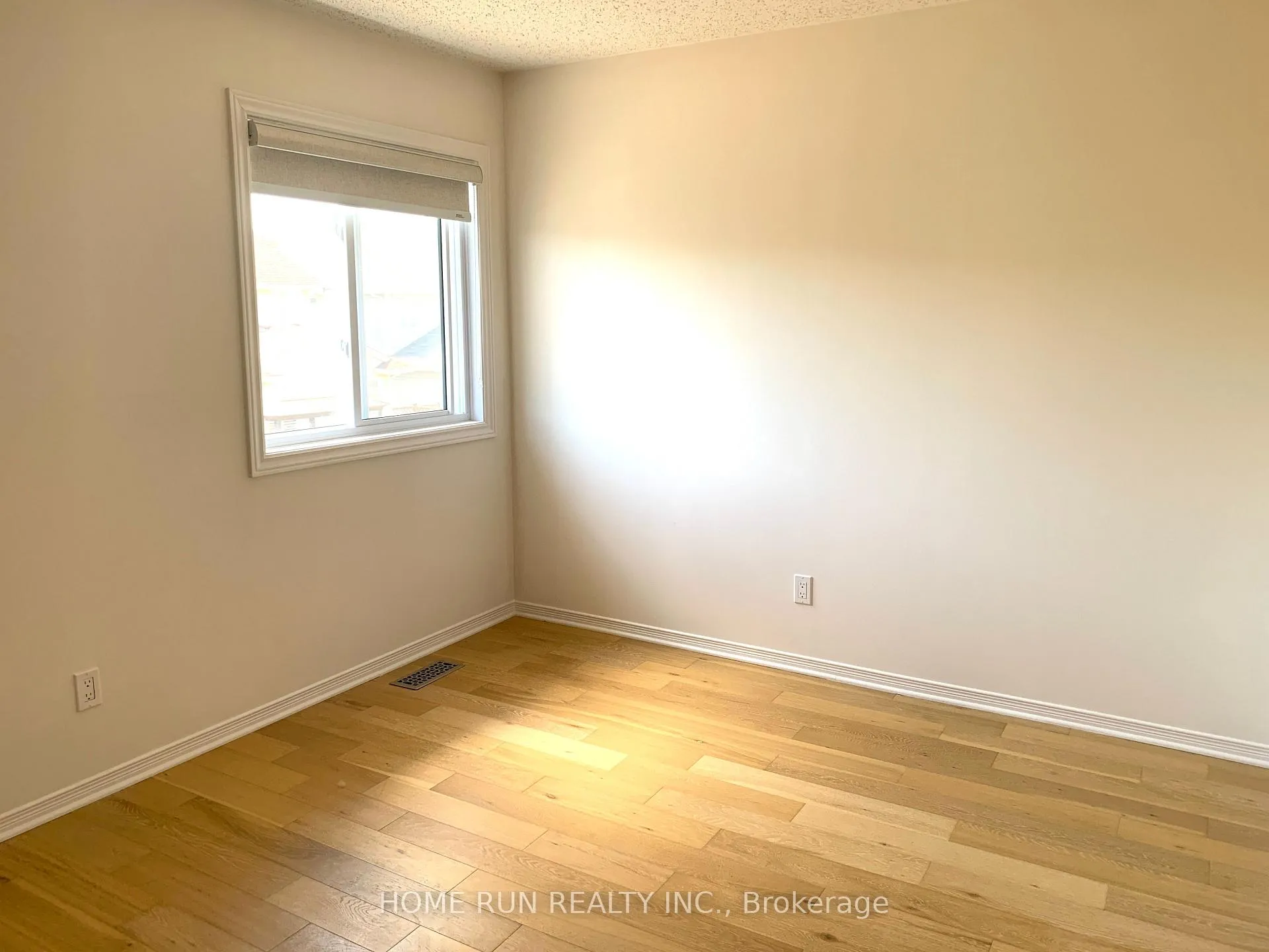 Photo 11 of 2210 Nature Trail Crescent, Ottawa, Chapel Hill South - Orleans Village — HOMEH