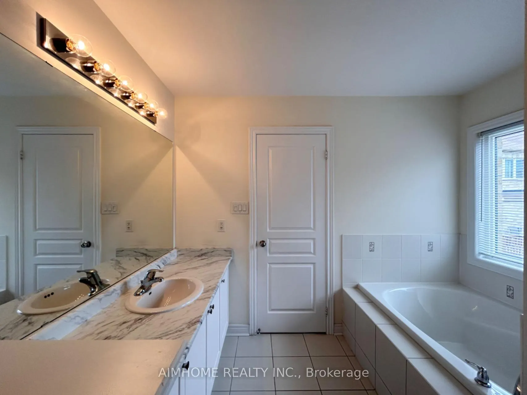 Photo 18 of 202 Harbord Street, Markham, Berczy — HOMEH