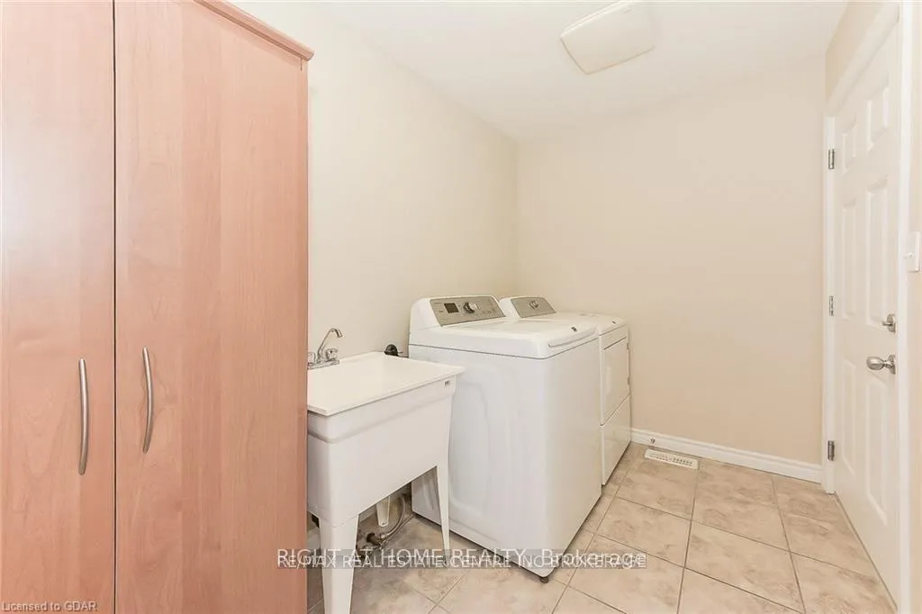 Photo 19 of 49 curzon Crescent, Guelph, Willow West/Sugarbush/West Acres — HOMEH