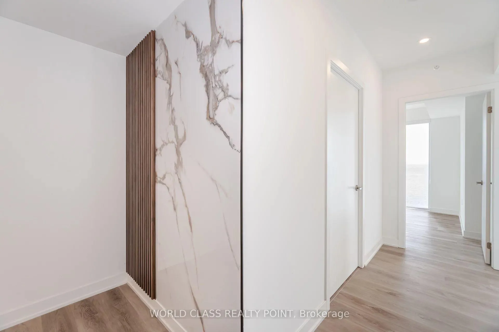 Photo 9 of Unit 1407, 370 Martha Street, Burlington, Brant — HOMEH