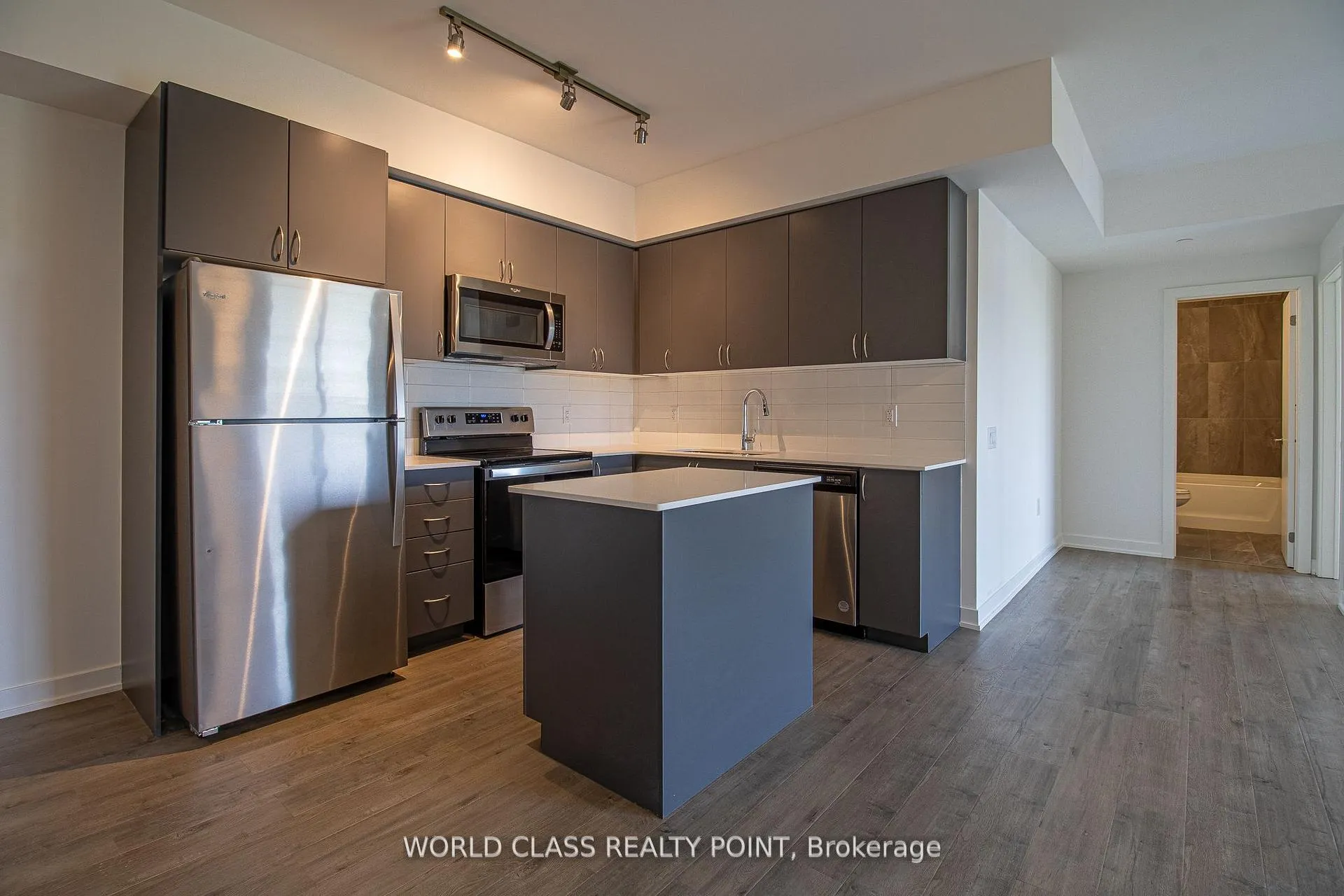 Photo 2 of Unit 1007, 56 Lakeside Terrace, Barrie, Little Lake — HOMEH