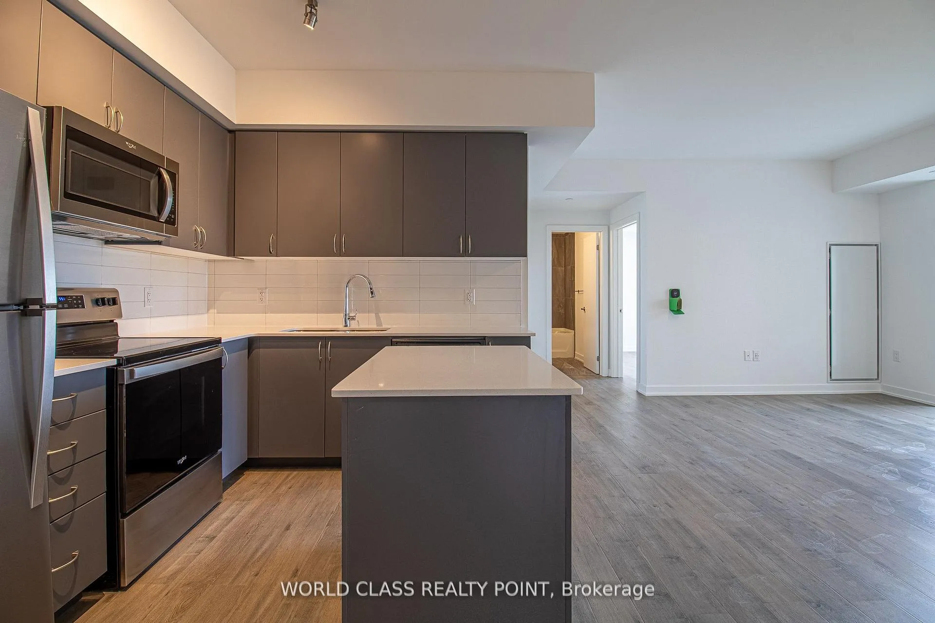 Photo 5 of Unit 1007, 56 Lakeside Terrace, Barrie, Little Lake — HOMEH