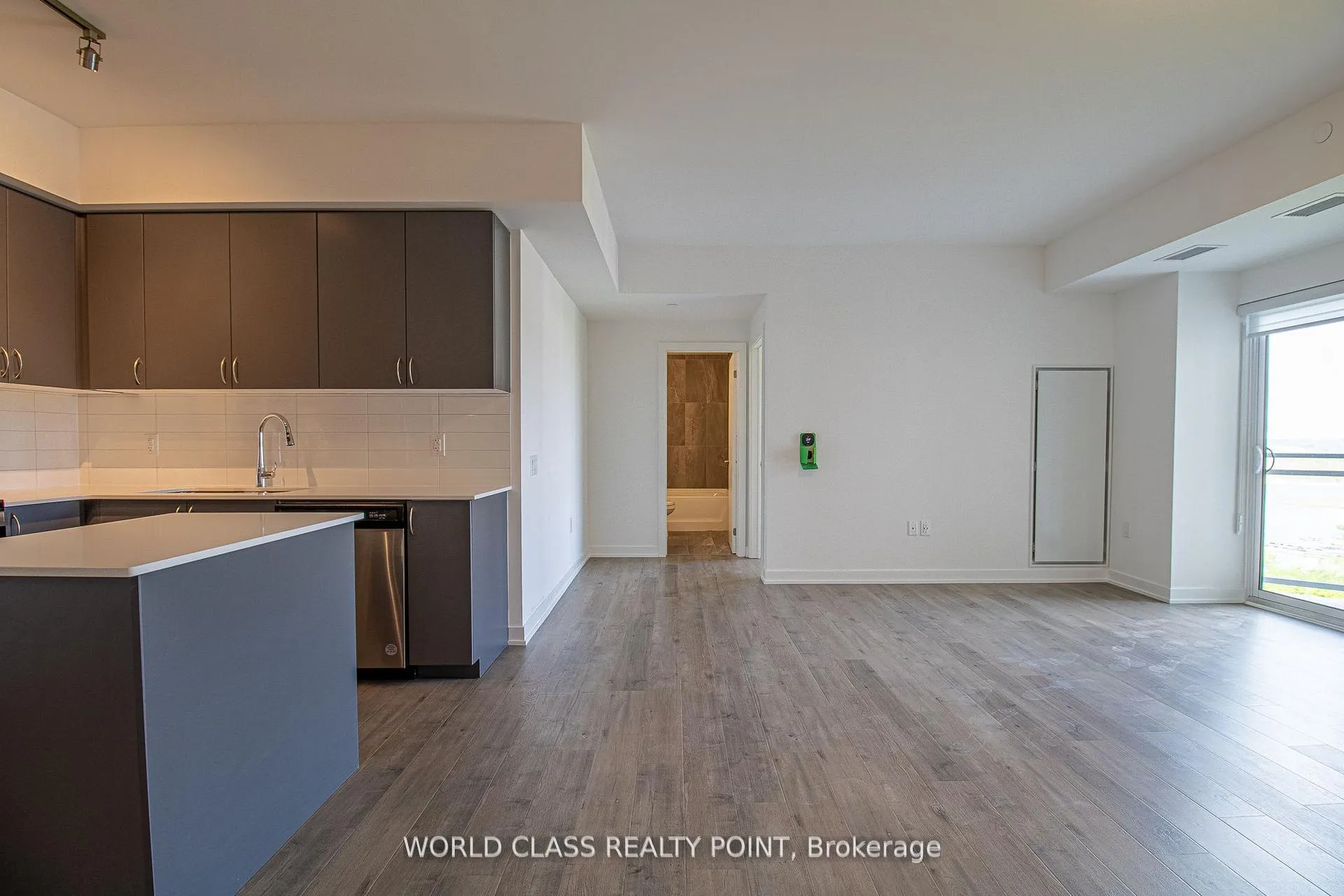 Photo 6 of Unit 1007, 56 Lakeside Terrace, Barrie, Little Lake — HOMEH