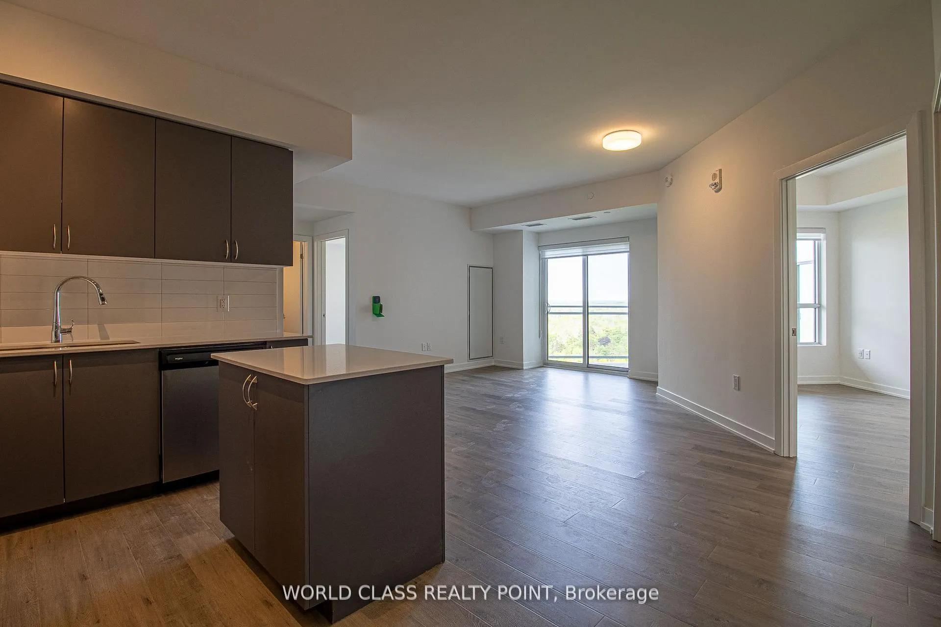 Photo 7 of Unit 1007, 56 Lakeside Terrace, Barrie, Little Lake — HOMEH