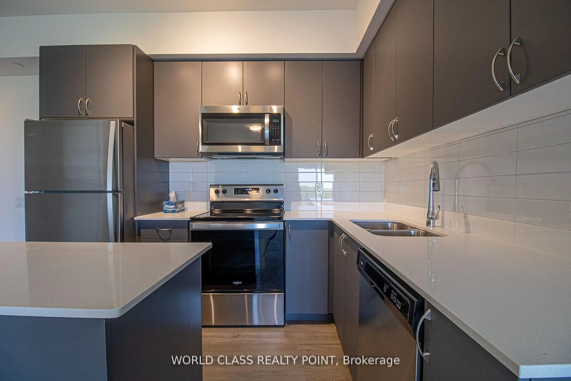 Photo 8 of Unit 1007, 56 Lakeside Terrace, Barrie, Little Lake — HOMEH