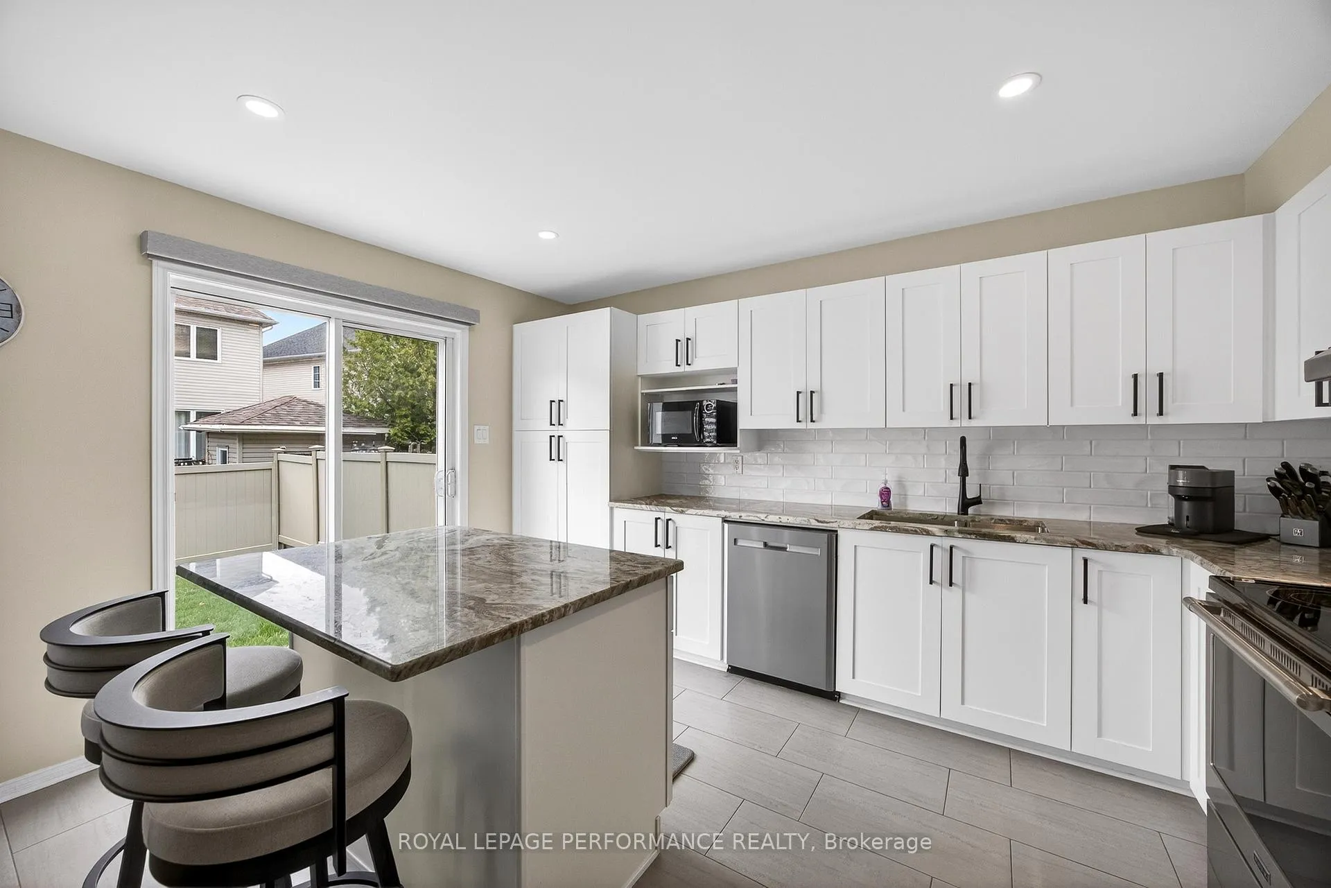 Photo 24 of 2102 Esprit Drive, Ottawa, Avalon East — HOMEH