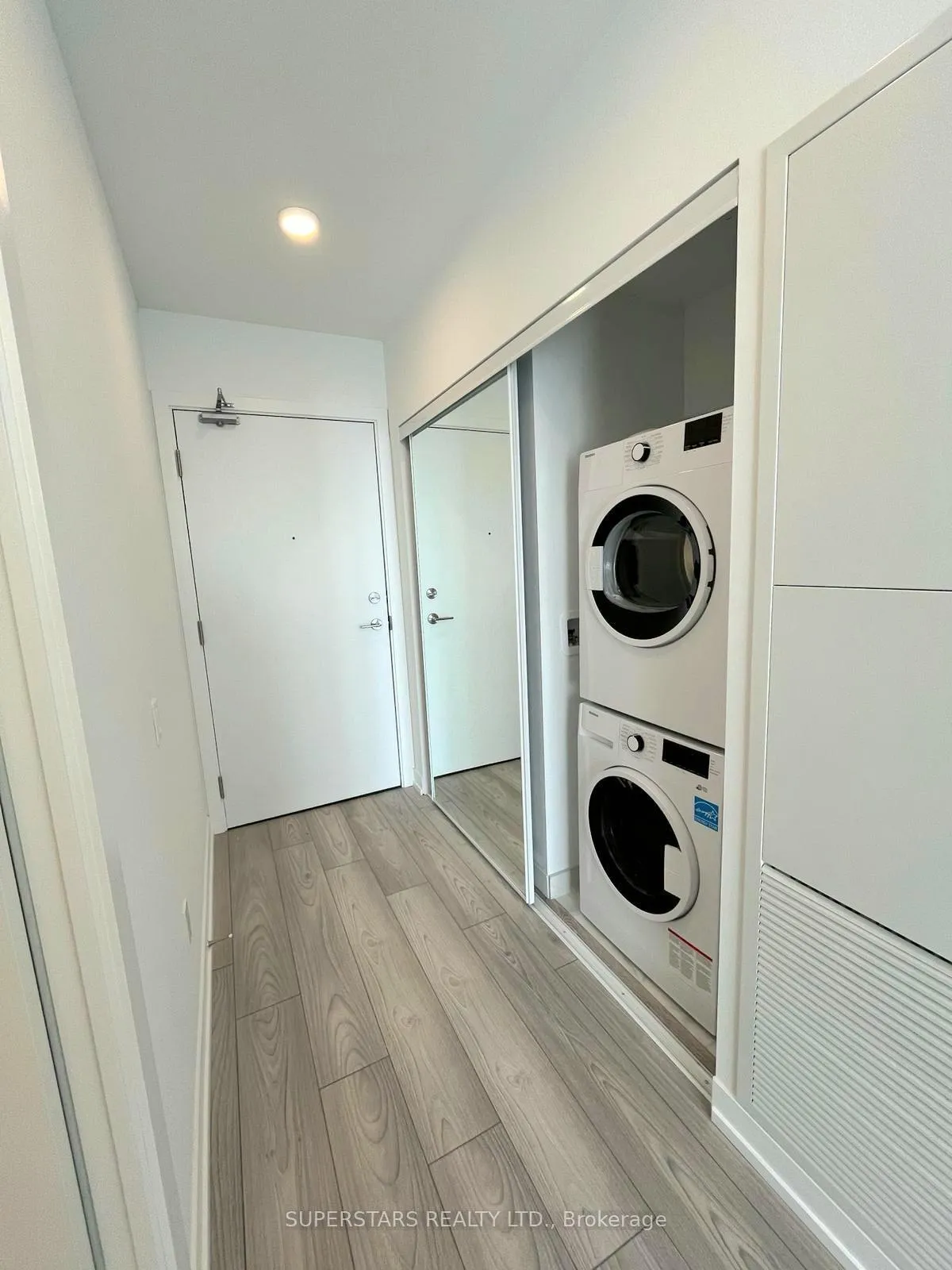 Photo 4 of Unit 2109, 82 Dalhousie Street, Toronto, Church-Yonge Corridor — HOMEH