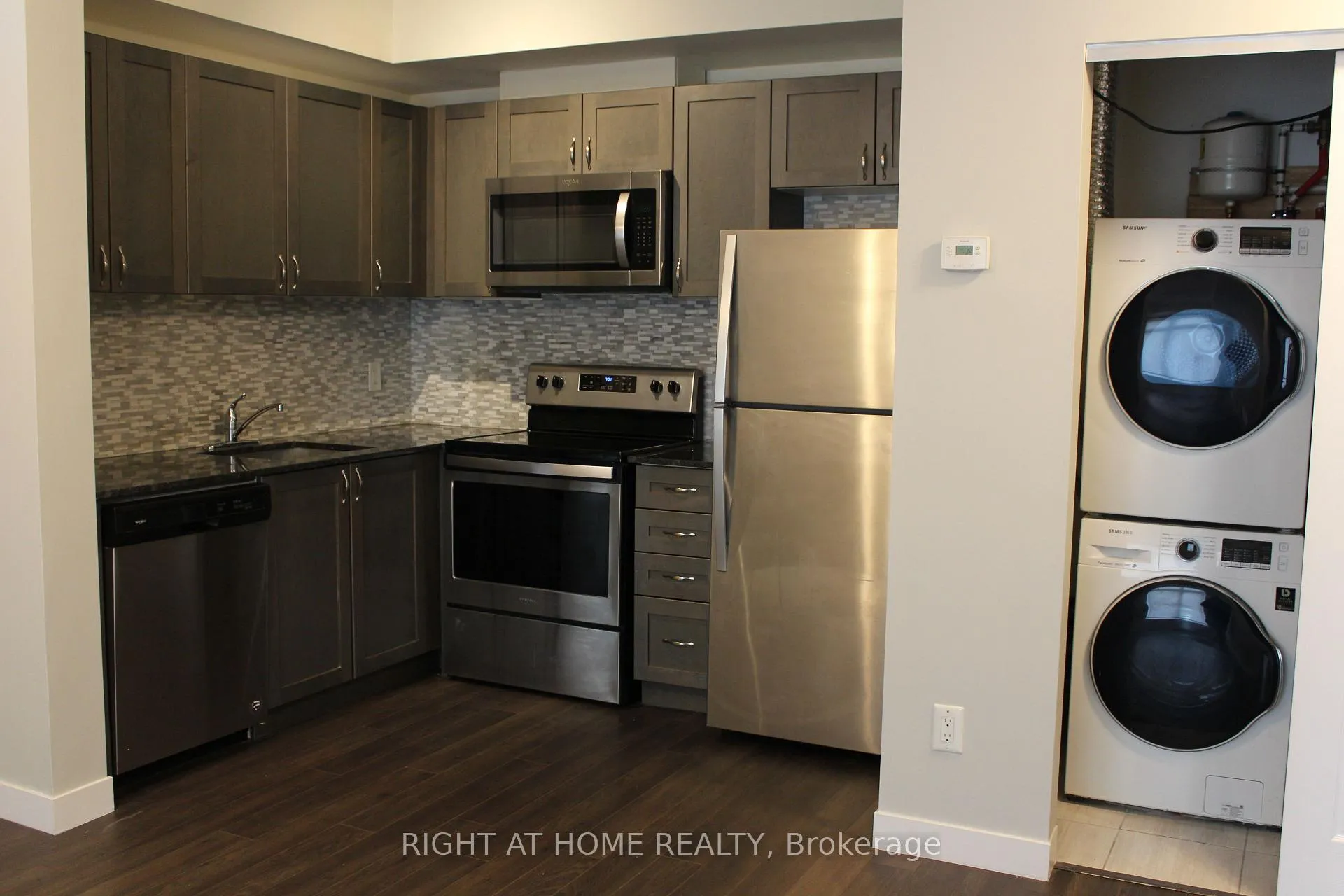 Photo 5 of Unit 17, 6 Bicknell Avenue, Toronto, Keelesdale-Eglinton West — HOMEH