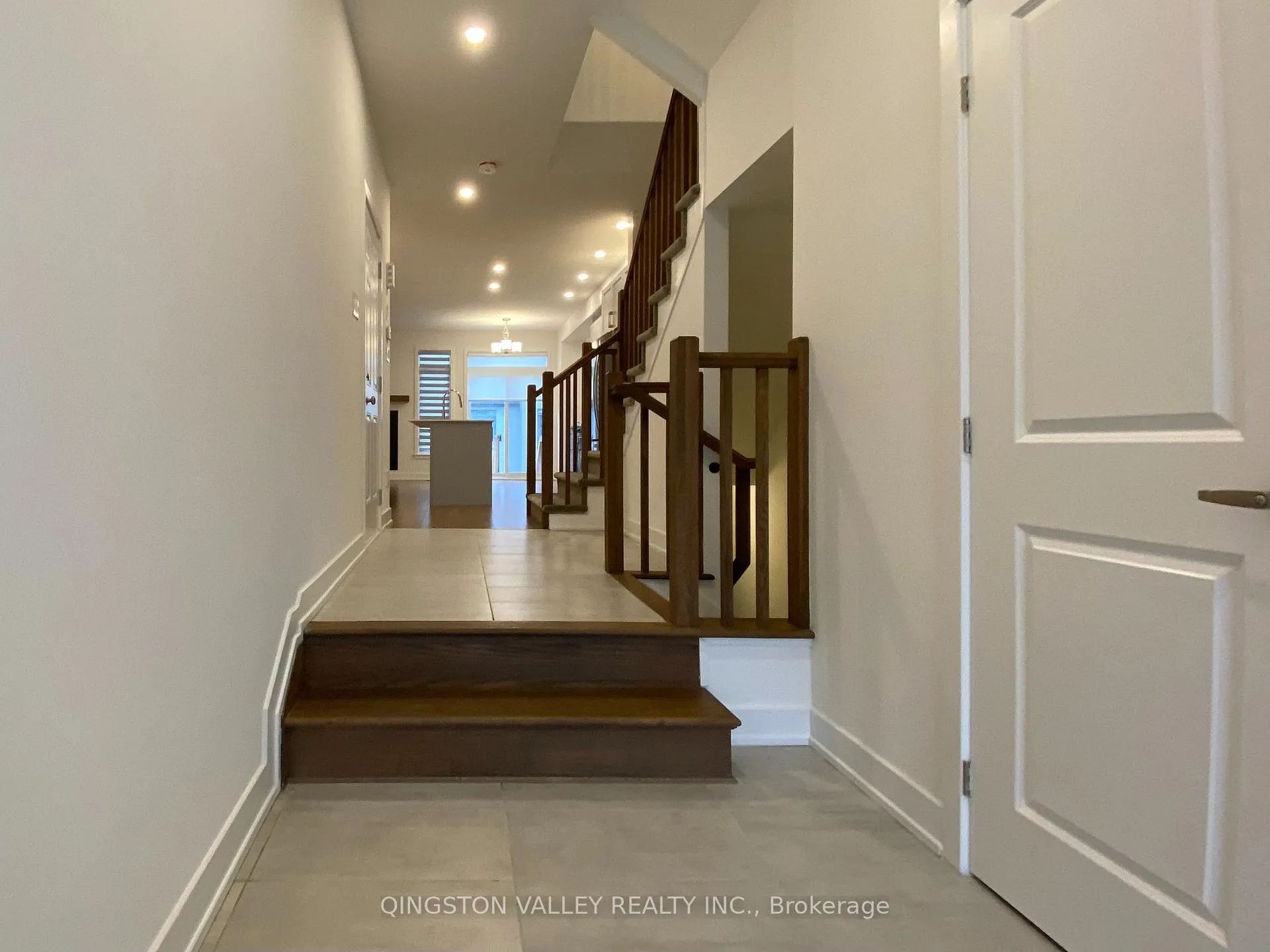 Photo 3 of 58 Overberg Way, Ottawa, Kanata - Emerald Meadows/Trailwest — HOMEH