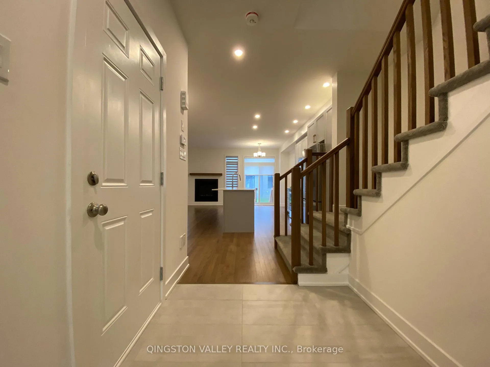 Photo 4 of 58 Overberg Way, Ottawa, Kanata - Emerald Meadows/Trailwest — HOMEH
