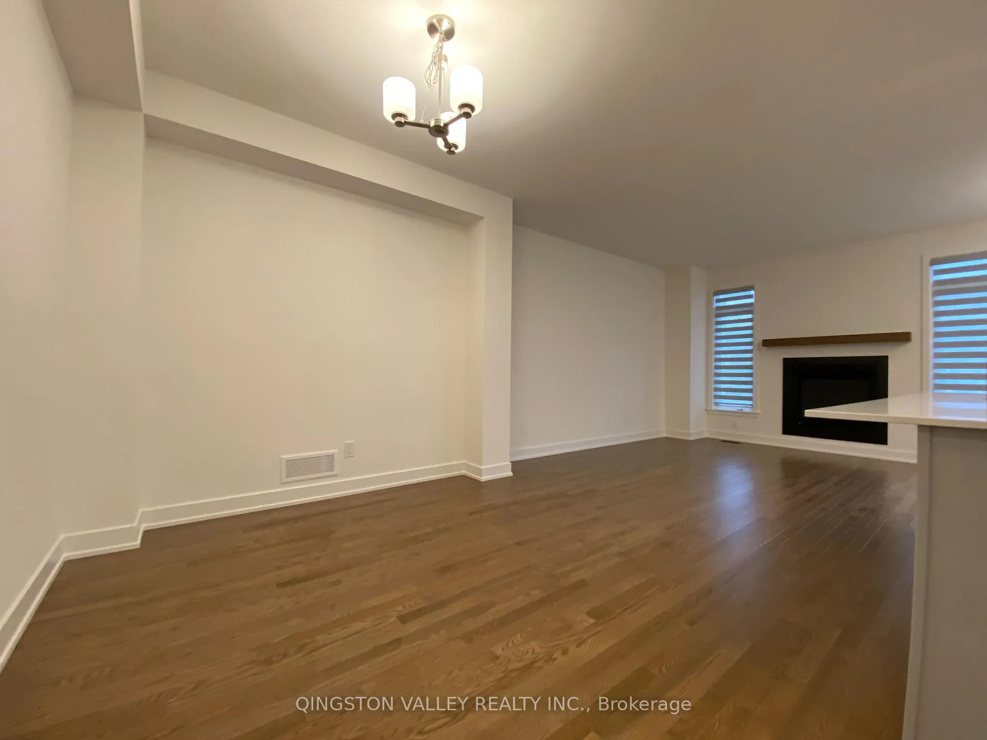 Photo 5 of 58 Overberg Way, Ottawa, Kanata - Emerald Meadows/Trailwest — HOMEH