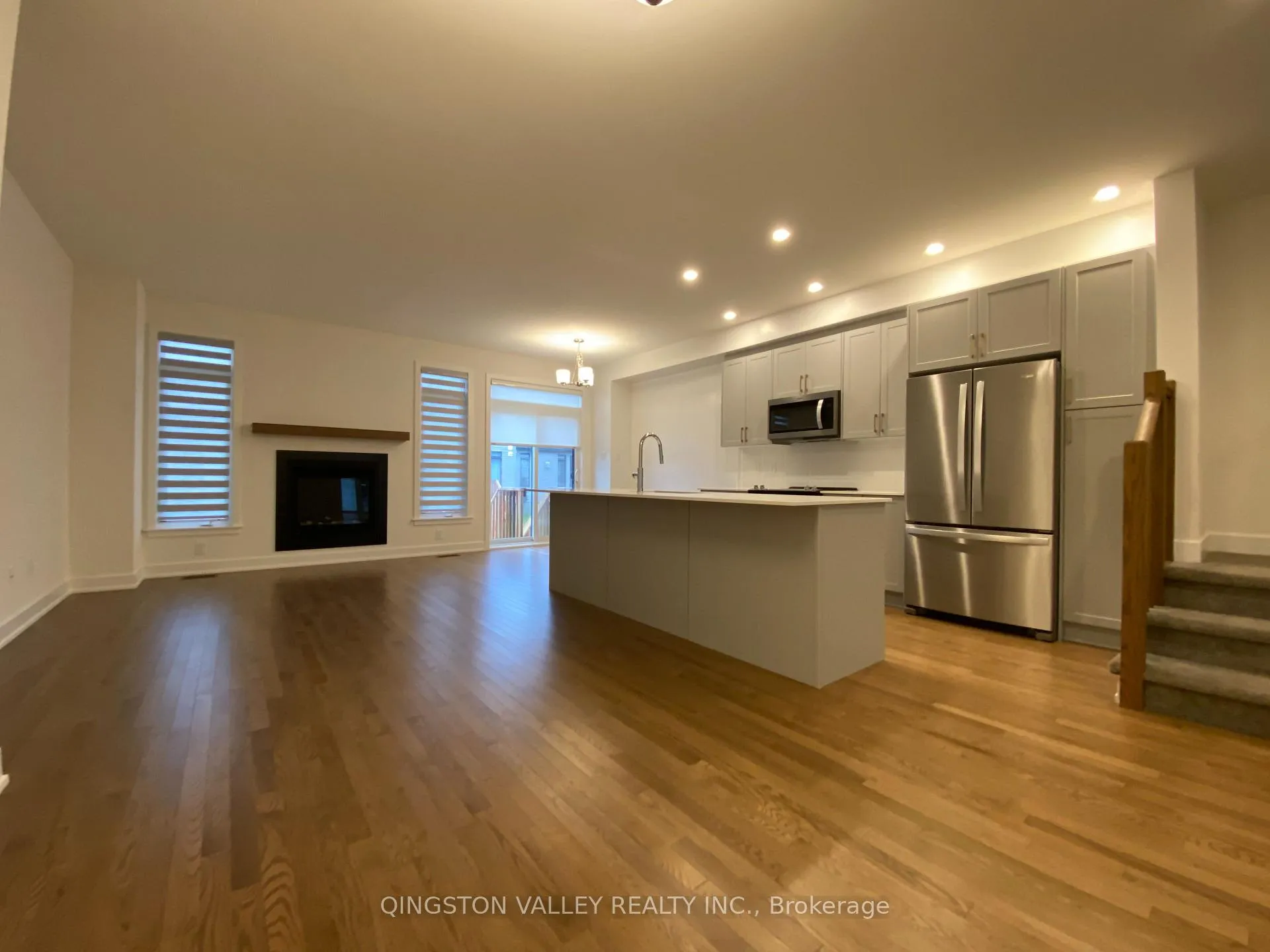Photo 6 of 58 Overberg Way, Ottawa, Kanata - Emerald Meadows/Trailwest — HOMEH