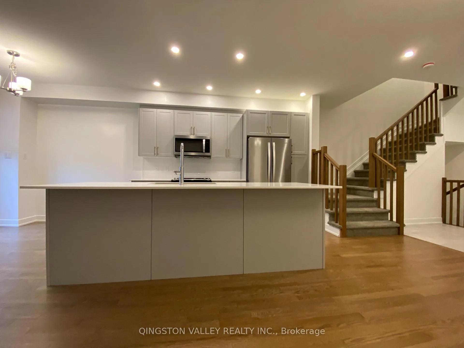Photo 8 of 58 Overberg Way, Ottawa, Kanata - Emerald Meadows/Trailwest — HOMEH