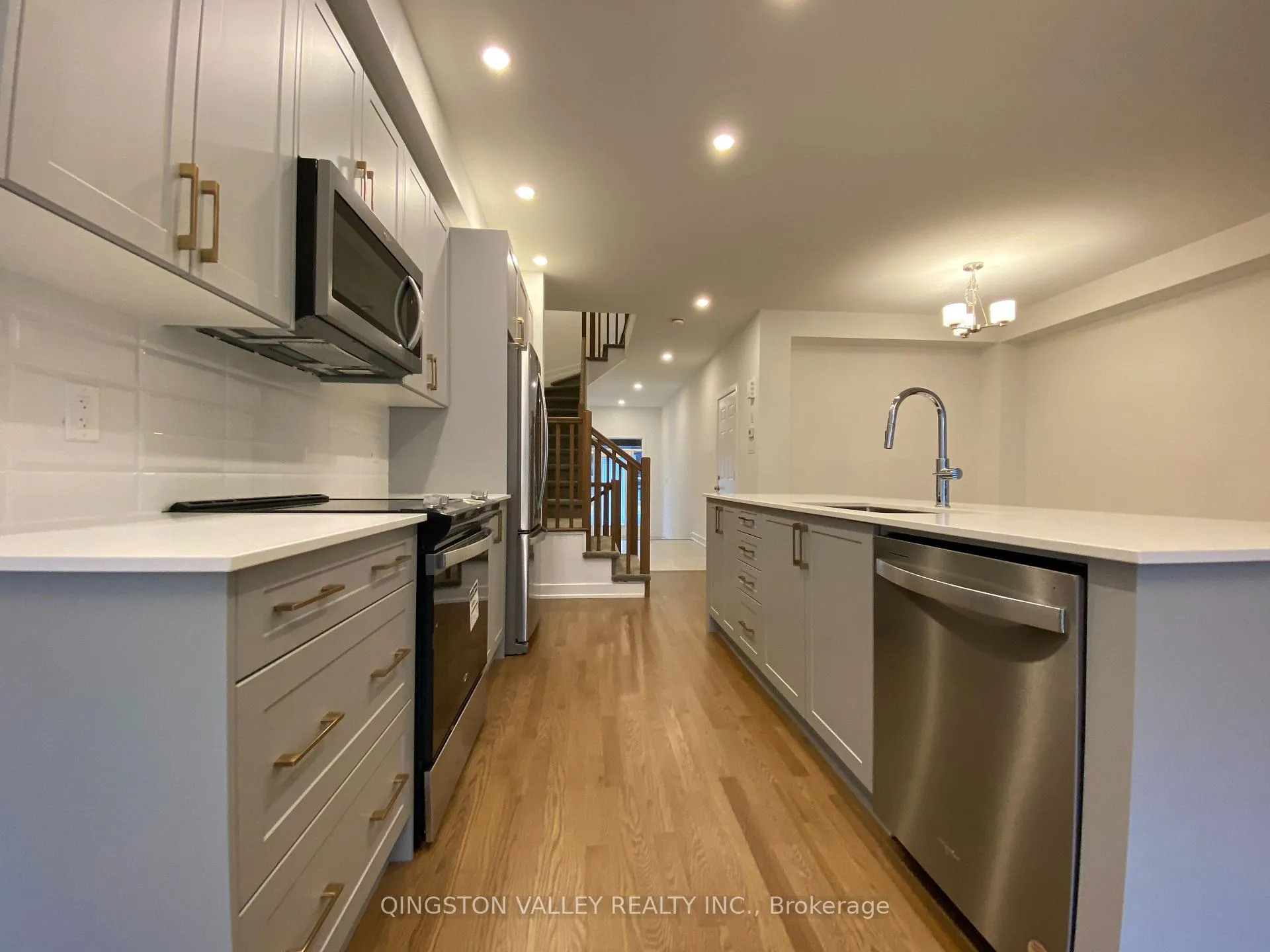 Photo 10 of 58 Overberg Way, Ottawa, Kanata - Emerald Meadows/Trailwest — HOMEH