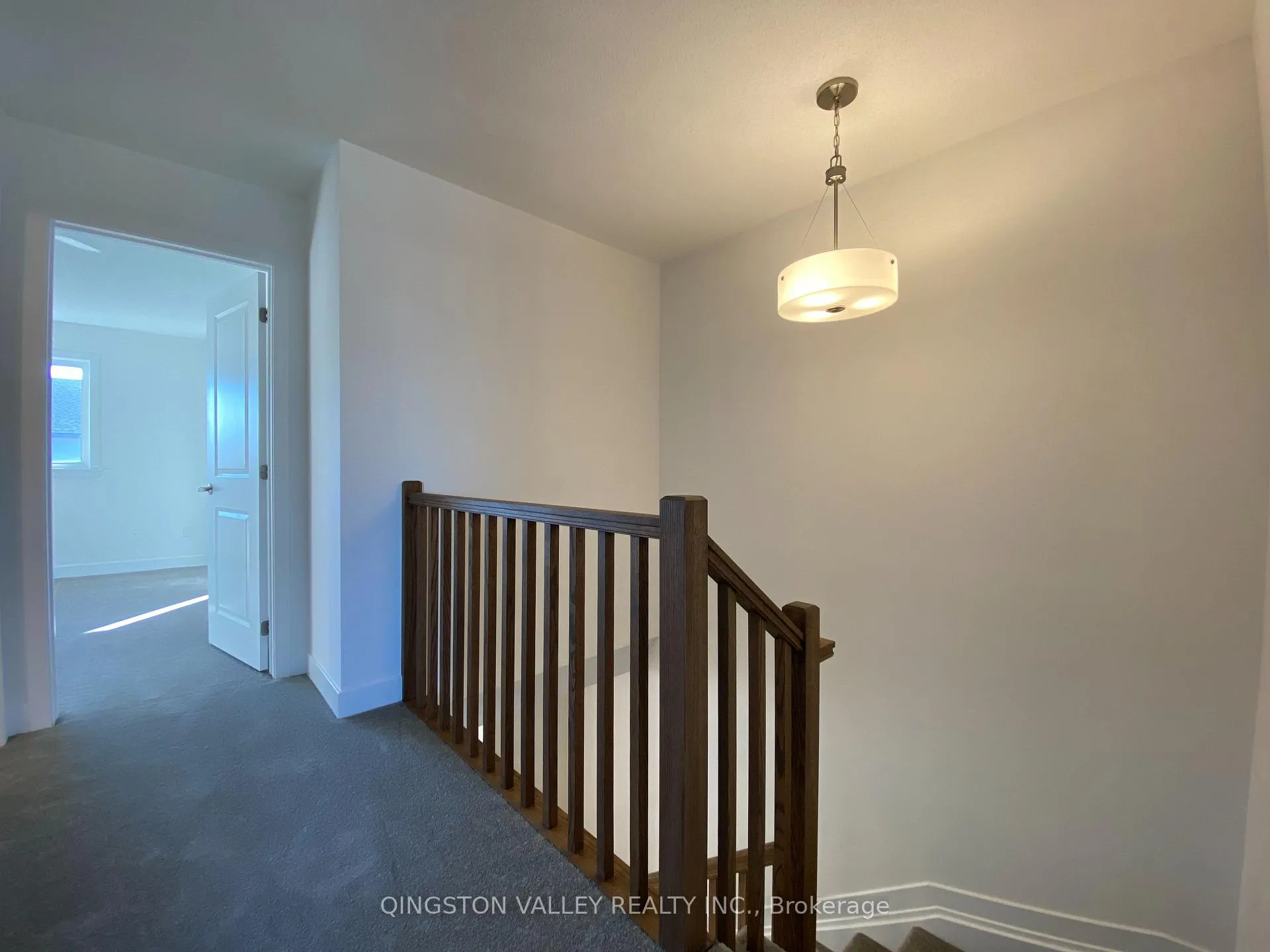 Photo 11 of 58 Overberg Way, Ottawa, Kanata - Emerald Meadows/Trailwest — HOMEH