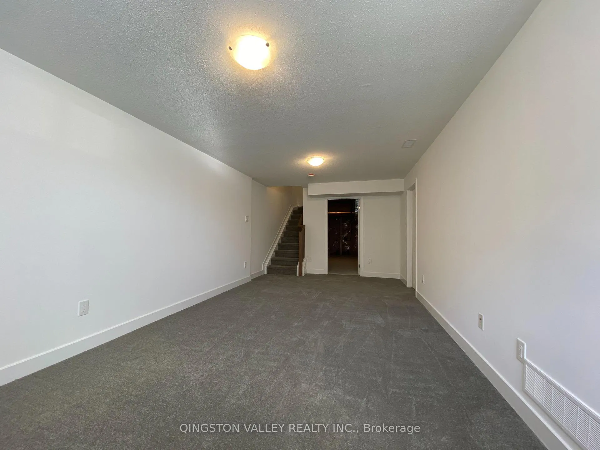 Photo 35 of 58 Overberg Way, Ottawa, Kanata - Emerald Meadows/Trailwest — HOMEH
