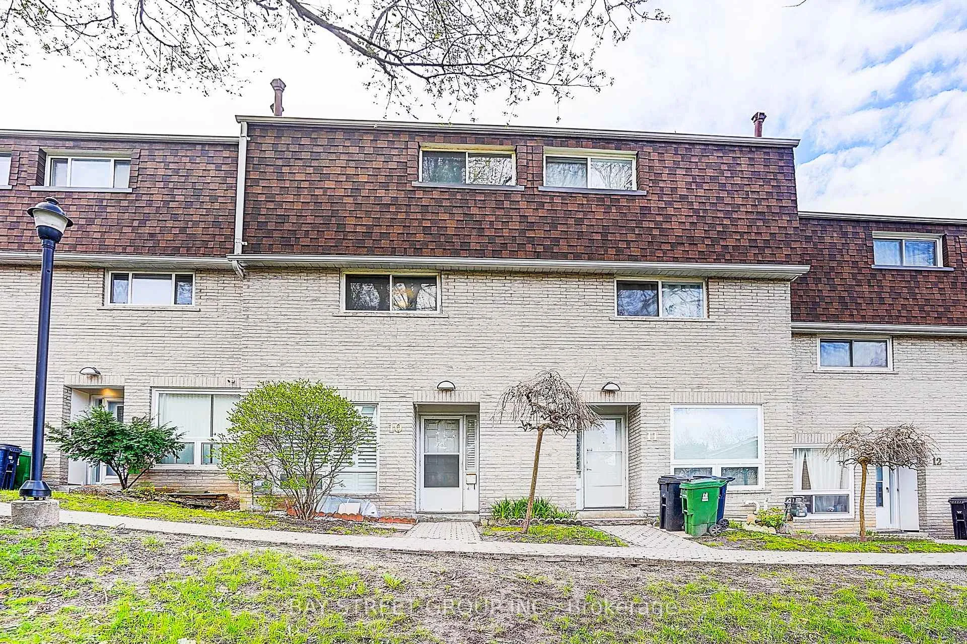 Photo 3 of Unit 10, 91 Rameau Drive, North York, Hillcrest Village — HOMEH