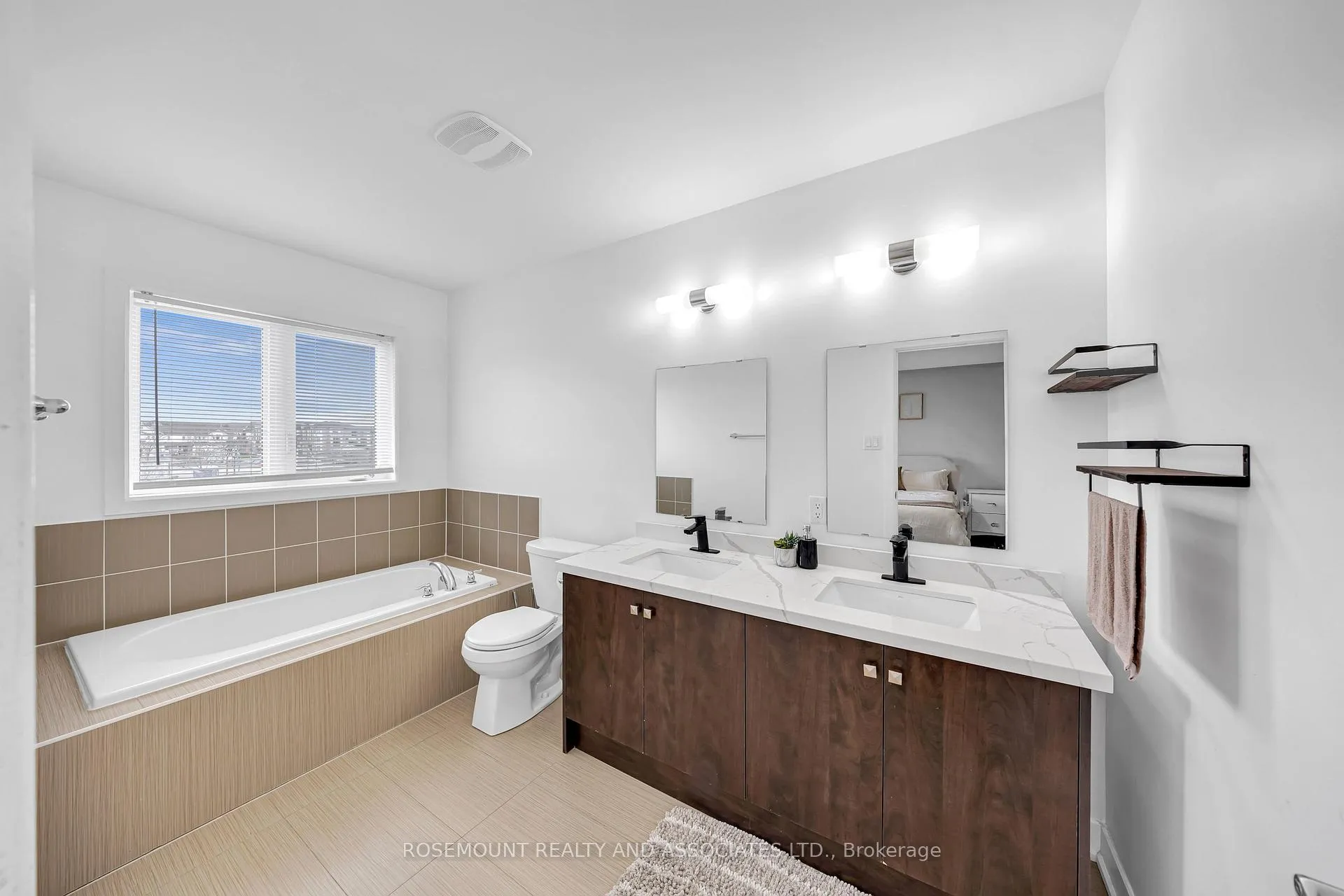 Photo 37 of 98 Donald Fleming Way, Whitby, Pringle Creek — HOMEH