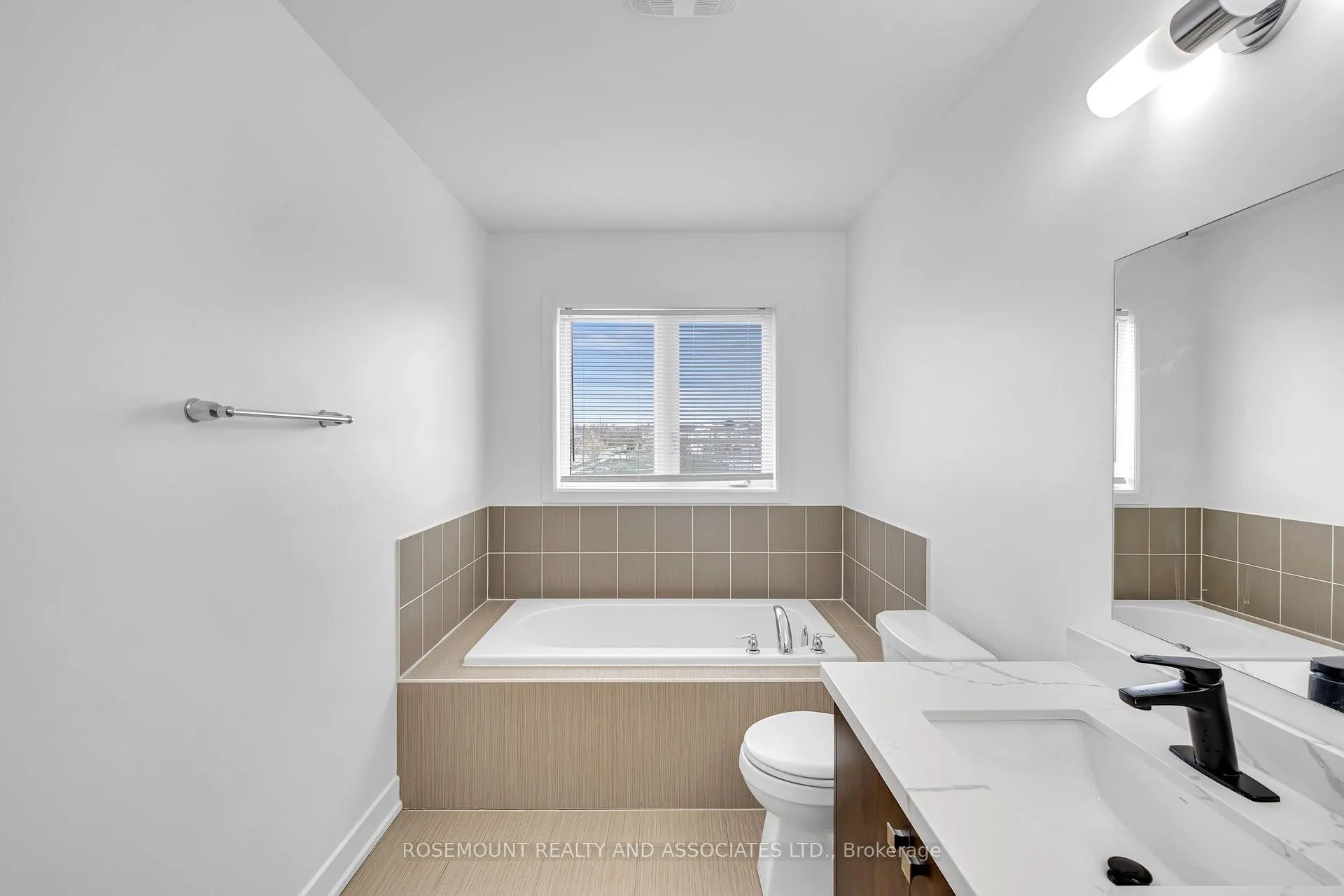 Photo 38 of 98 Donald Fleming Way, Whitby, Pringle Creek — HOMEH