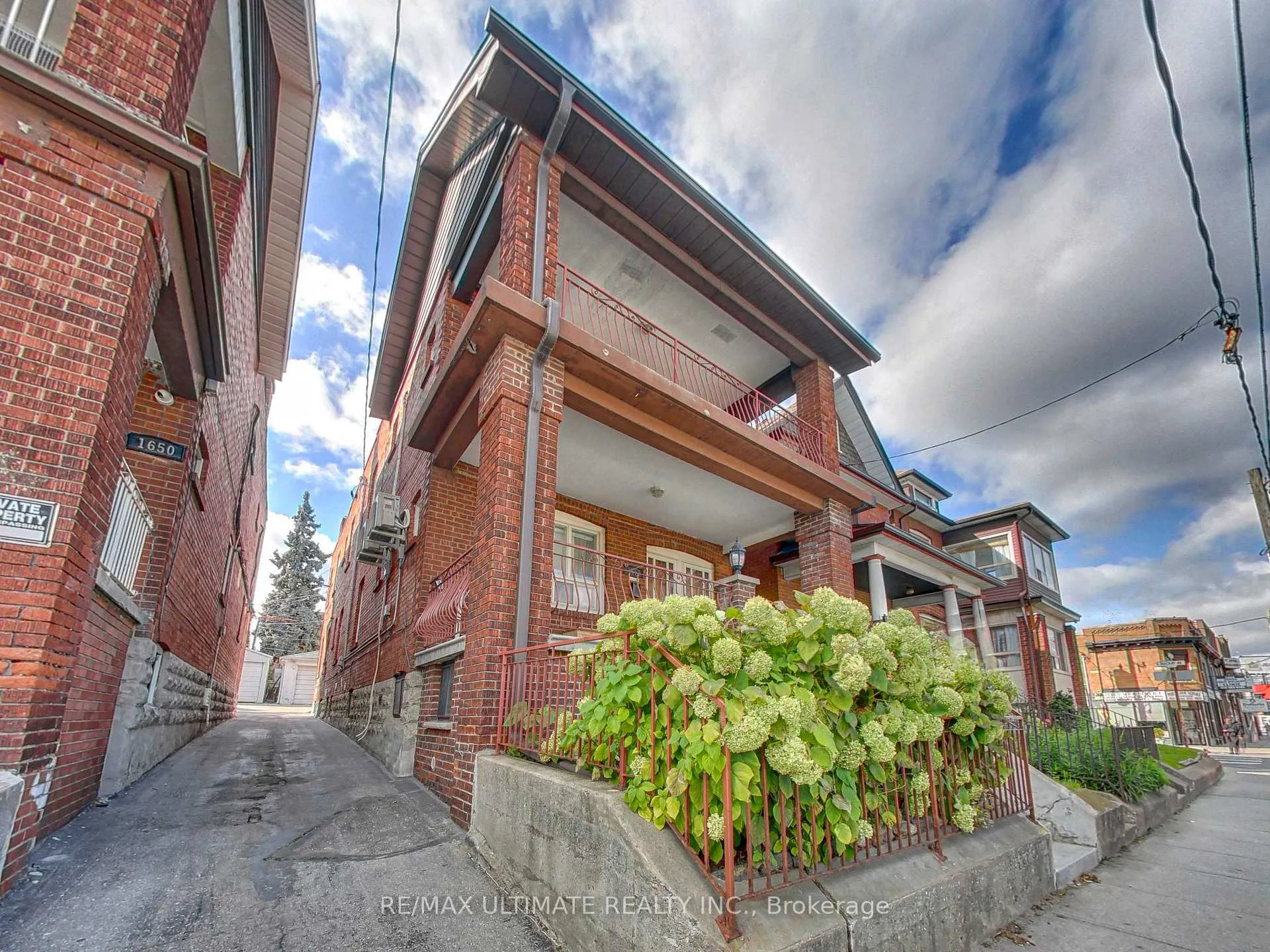 Front of Unit B, 1652 Dufferin Street