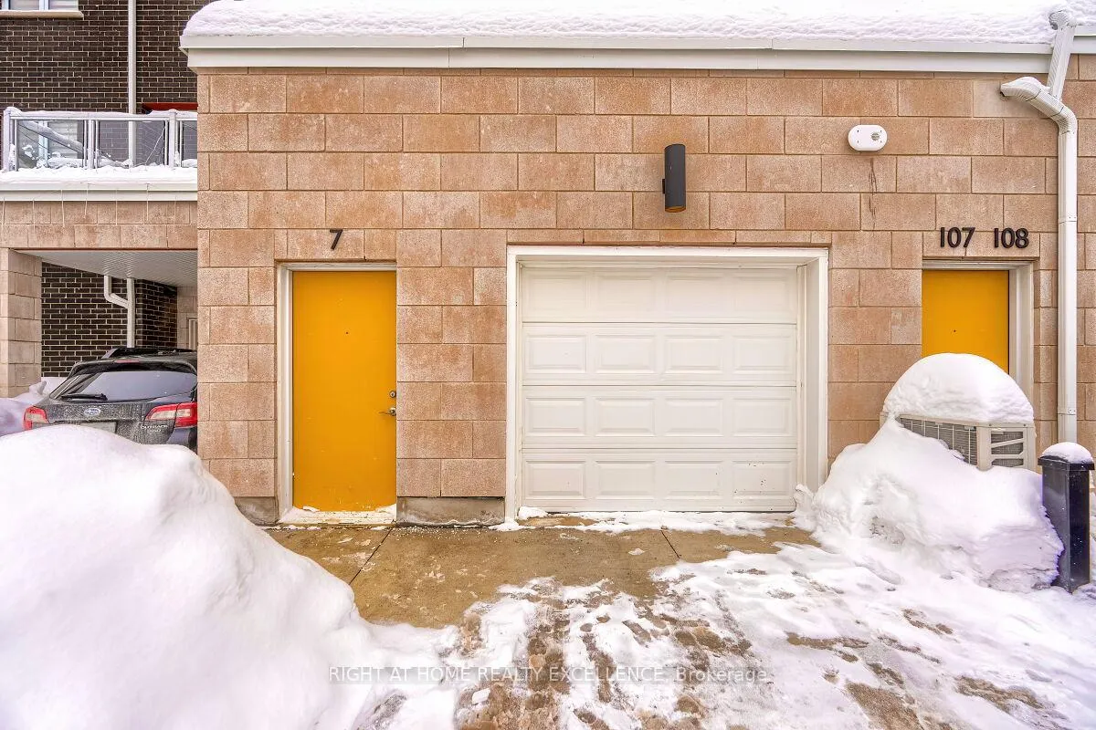 Photo 2 of Unit 7, 124 Seabrook Drive, Kitchener, Huron Park — HOMEH