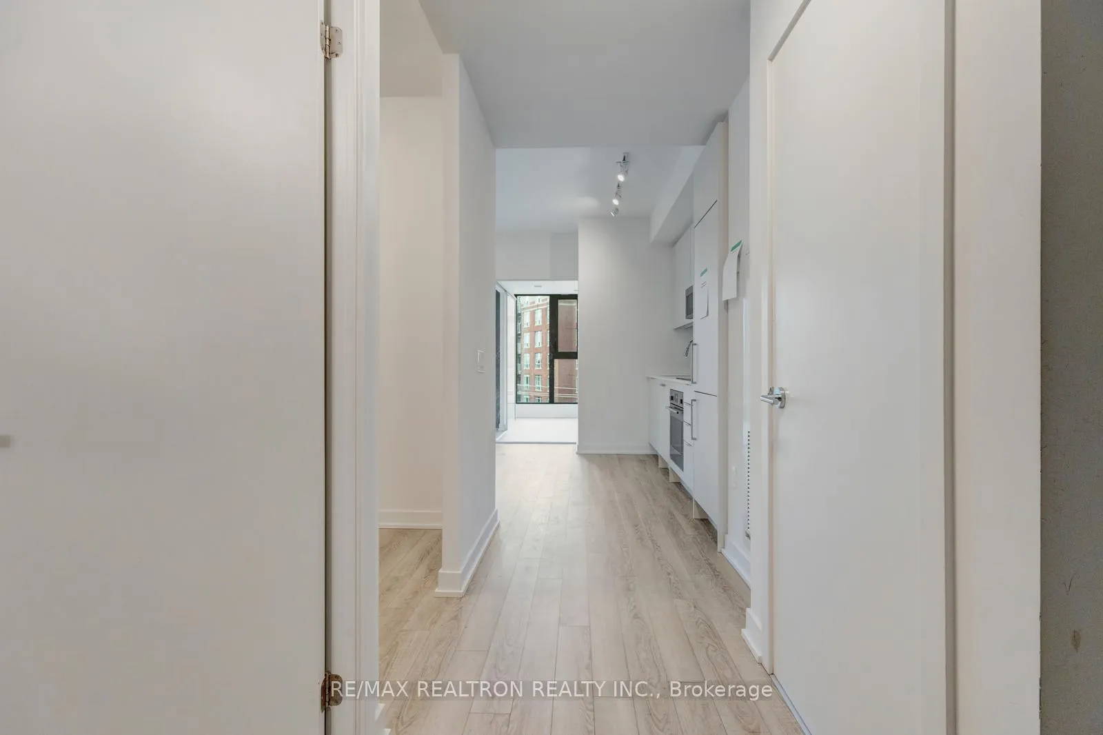 Photo 11 of Unit 416, 250 Lawrence Avenue W, Toronto, Lawrence Park North — HOMEH