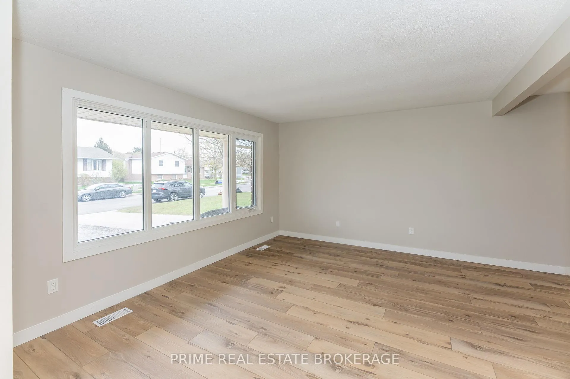 Photo 11 of 56 Leger Avenue, St. Thomas — HOMEH