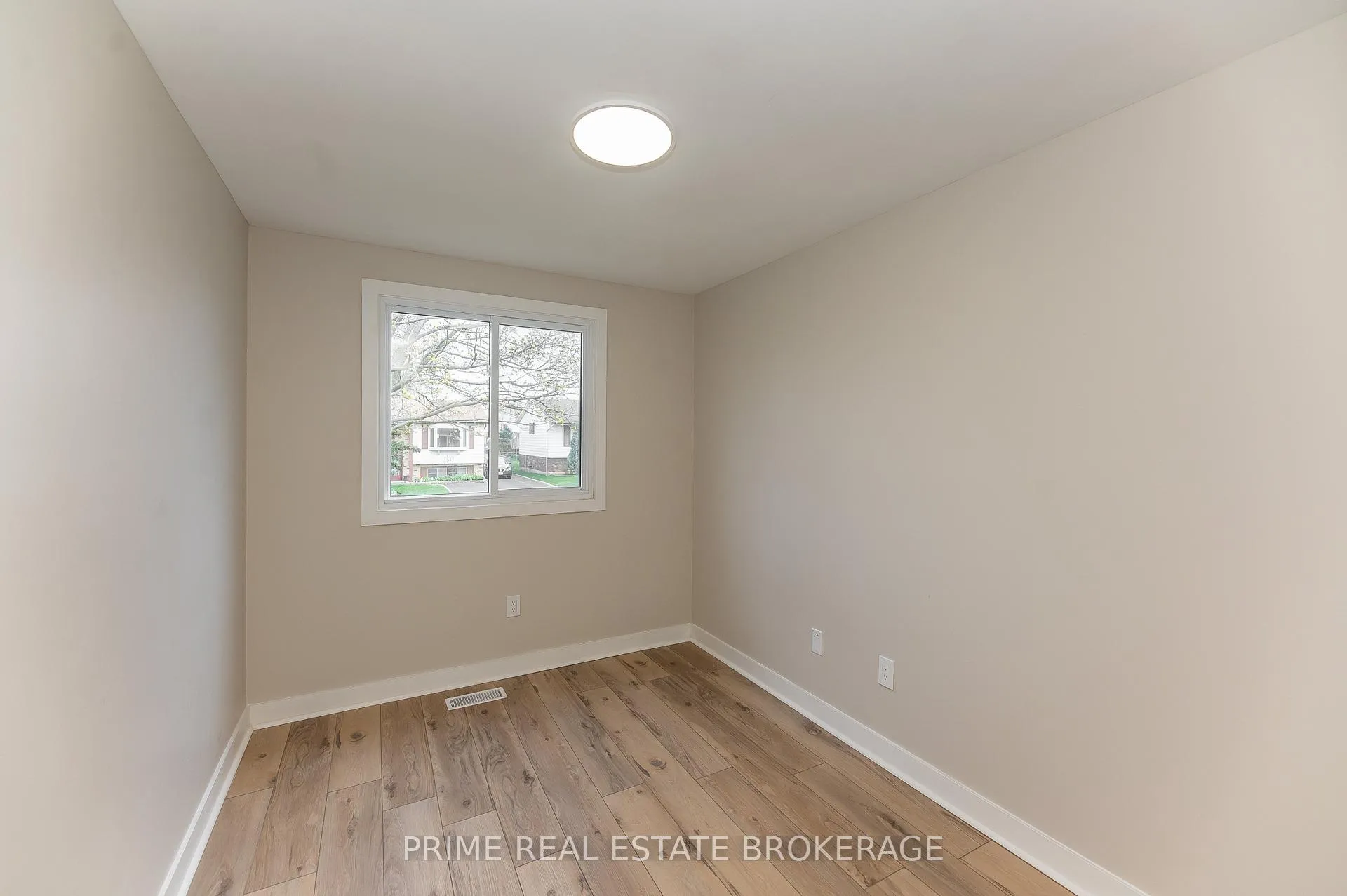 Photo 21 of 56 Leger Avenue, St. Thomas — HOMEH