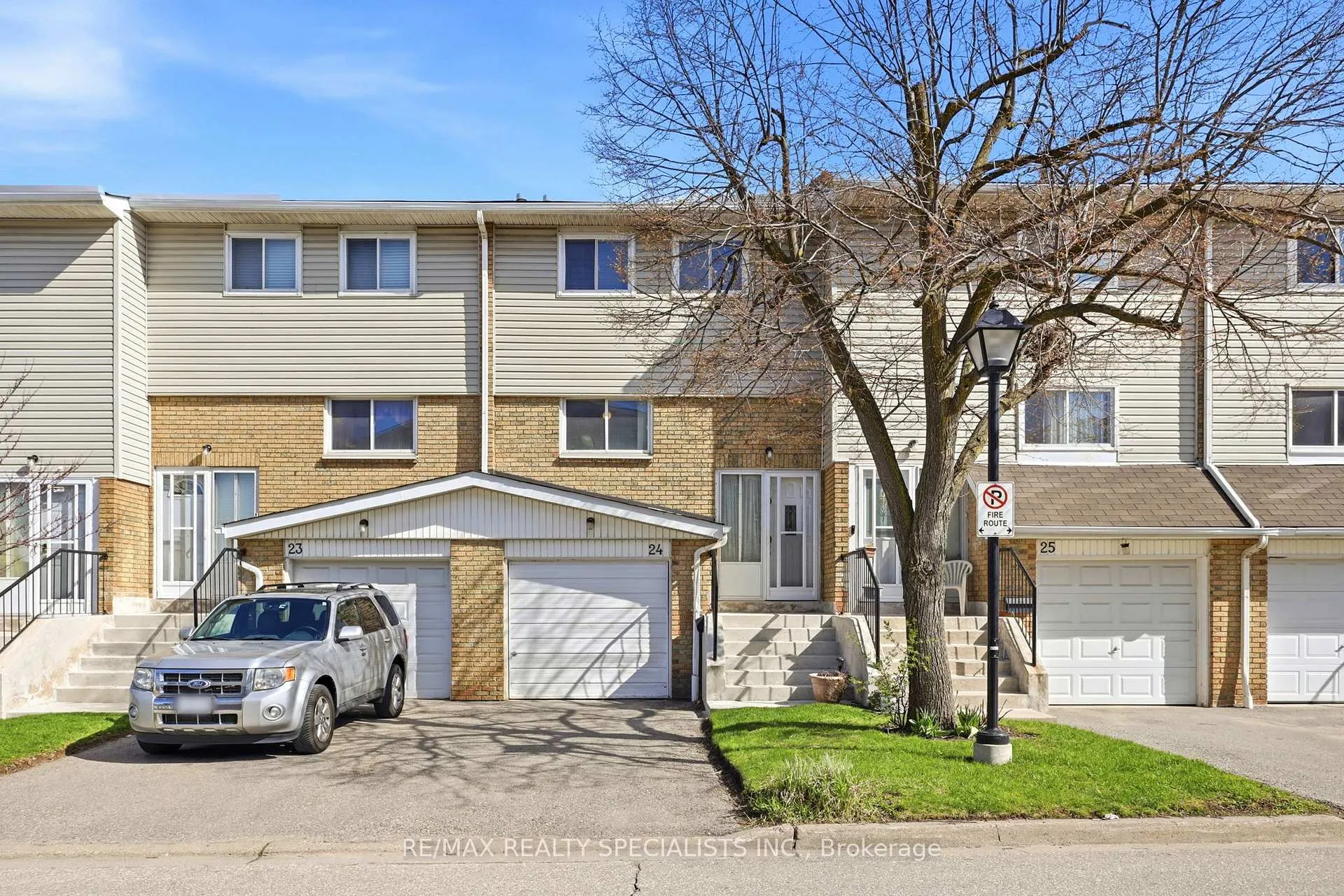 Photo 2 of 24 Lincoln Court E, Brampton, Bramalea West Industrial — HOMEH