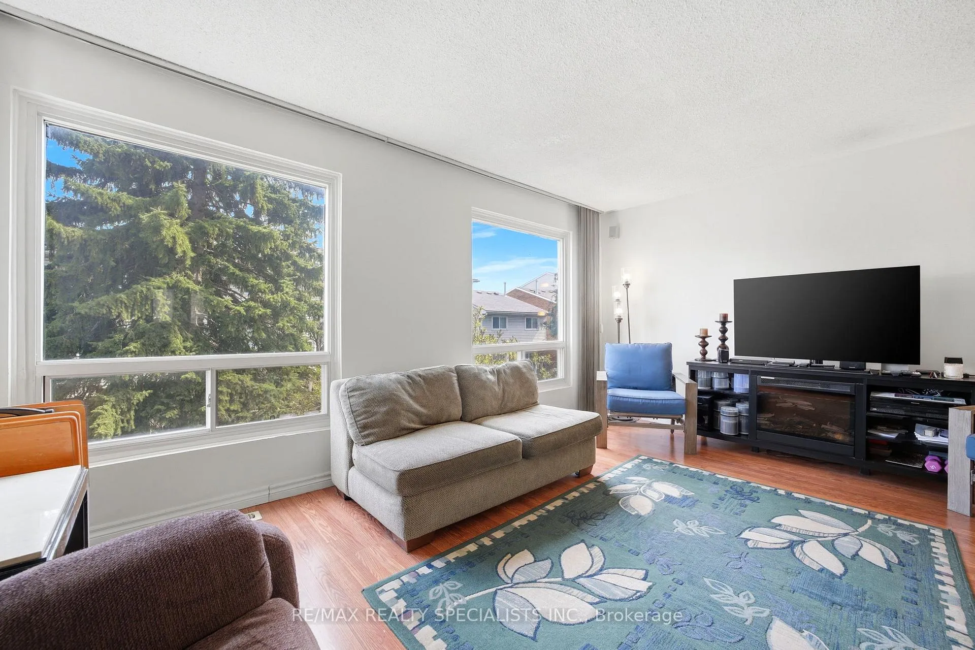 Photo 10 of 24 Lincoln Court E, Brampton, Bramalea West Industrial — HOMEH