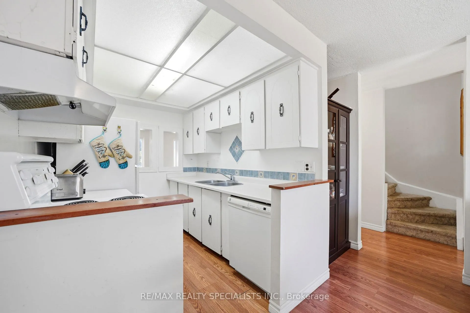 Photo 11 of 24 Lincoln Court E, Brampton, Bramalea West Industrial — HOMEH