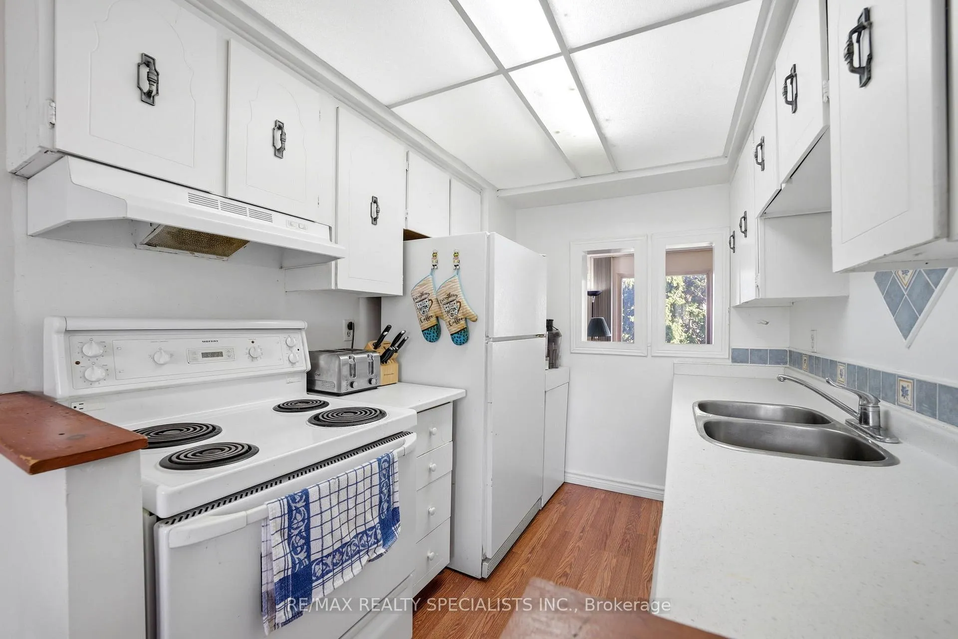 Photo 13 of 24 Lincoln Court E, Brampton, Bramalea West Industrial — HOMEH
