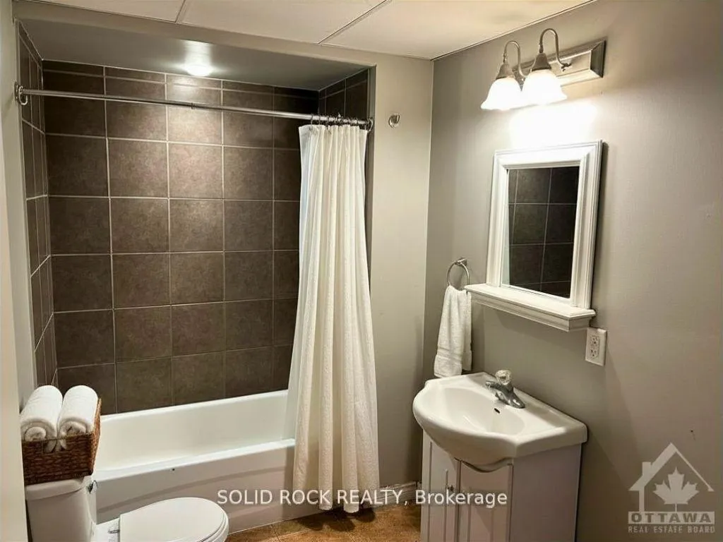 Photo 2 of Unit 4, 44 Elgin Street W, Arnprior — HOMEH