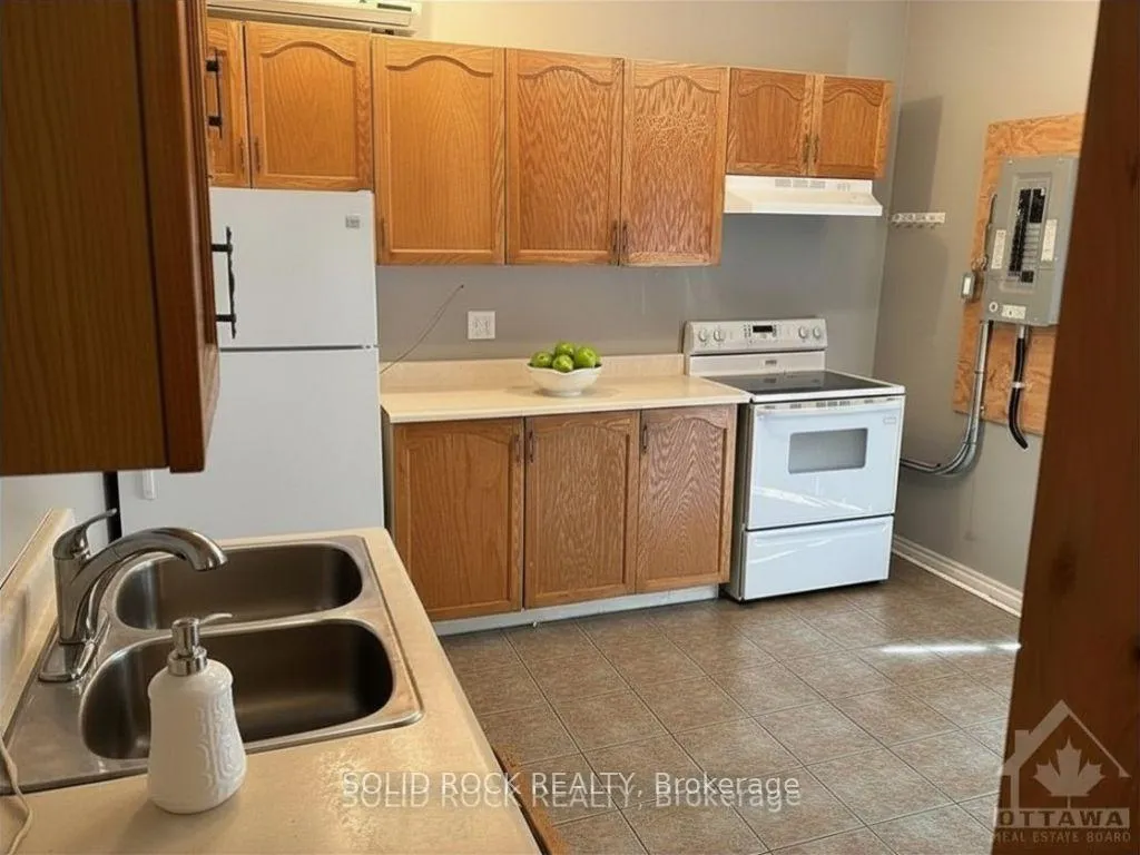 Photo 5 of Unit 4, 44 Elgin Street W, Arnprior — HOMEH