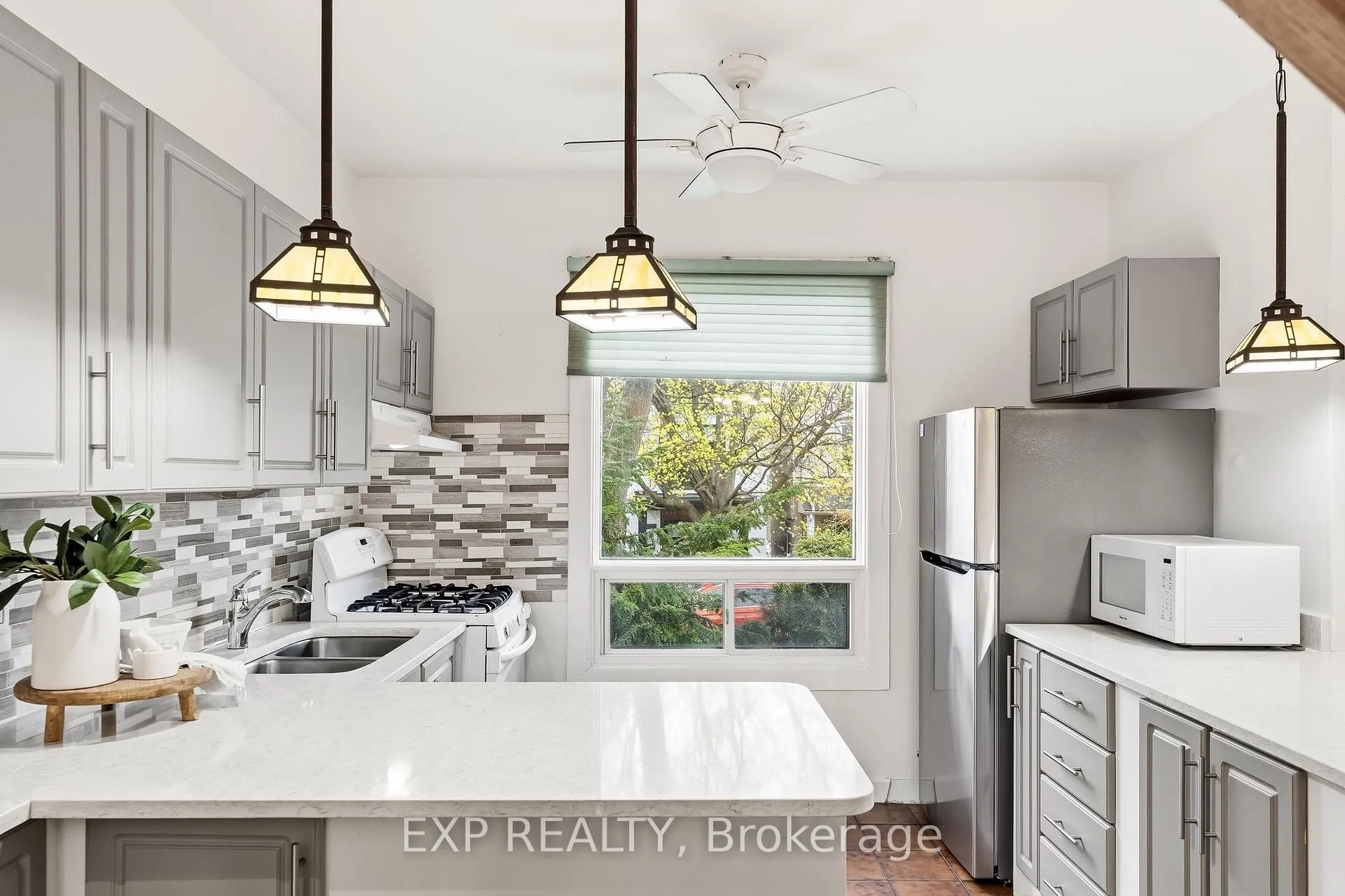 Photo 16 of 302 Bain Avenue, Toronto, Blake-Jones — HOMEH