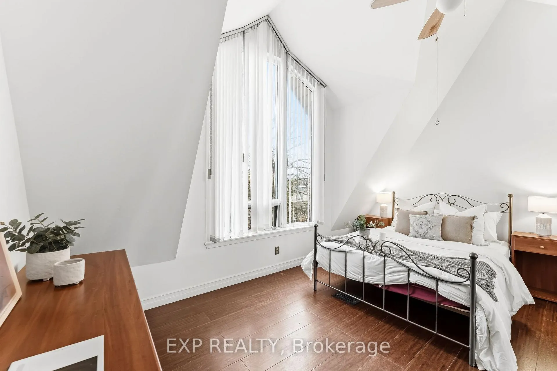 Photo 19 of 302 Bain Avenue, Toronto, Blake-Jones — HOMEH