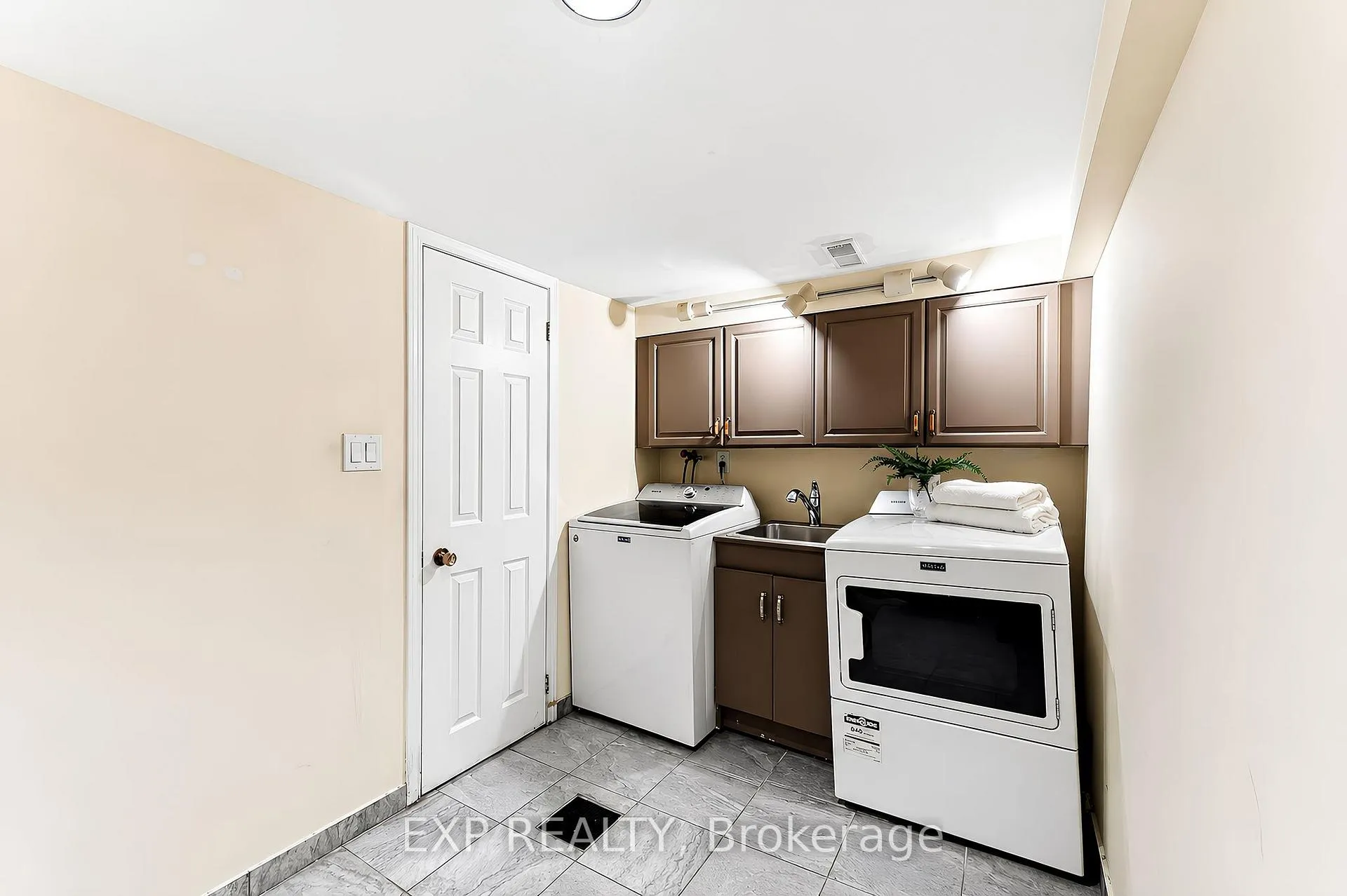Photo 27 of 302 Bain Avenue, Toronto, Blake-Jones — HOMEH