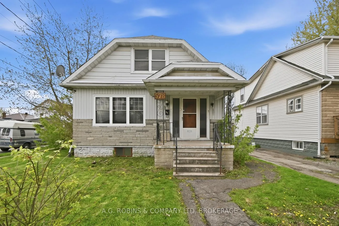 Front of 578 Southworth Street S