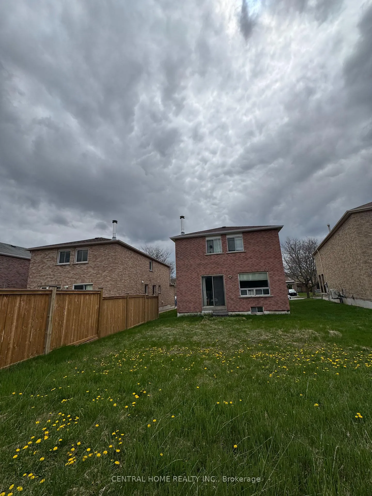 Photo 3 of 10 Cedarhurst Drive, Richmond Hill, Devonsleigh — HOMEH