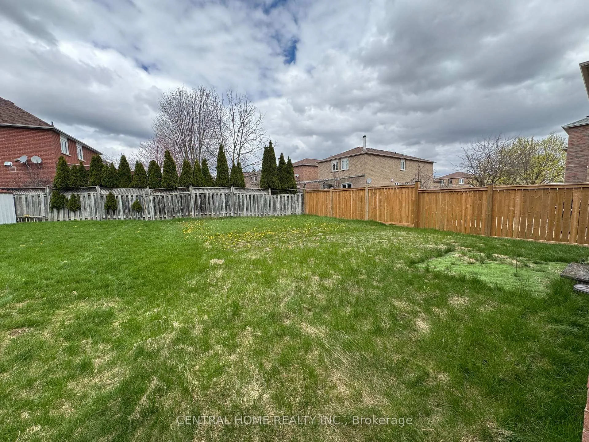 Photo 4 of 10 Cedarhurst Drive, Richmond Hill, Devonsleigh — HOMEH