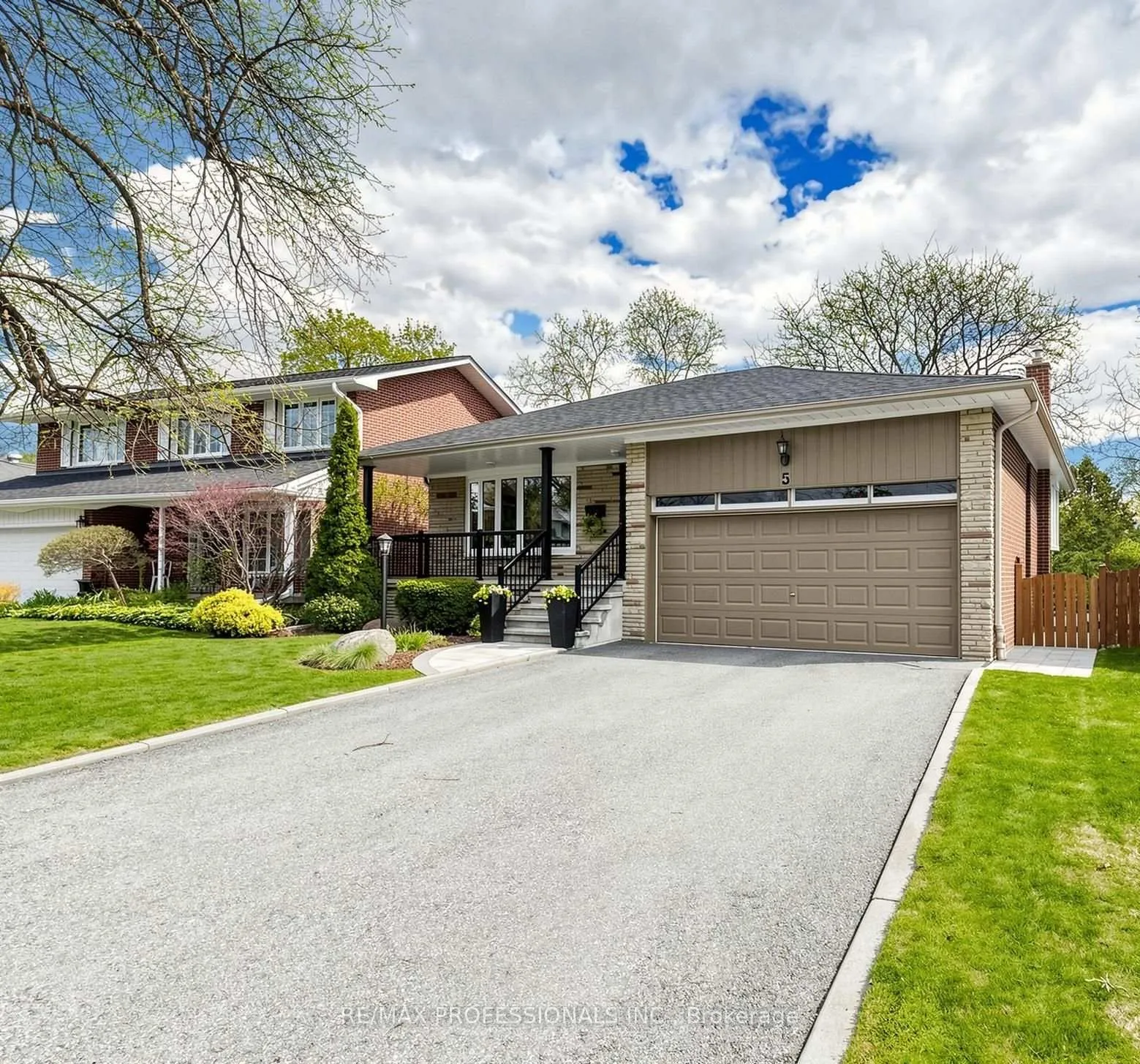 Photo 1 of 5 Muirdale Avenue, Etobicoke, Willowridge-Martingrove-Richview — HOMEH