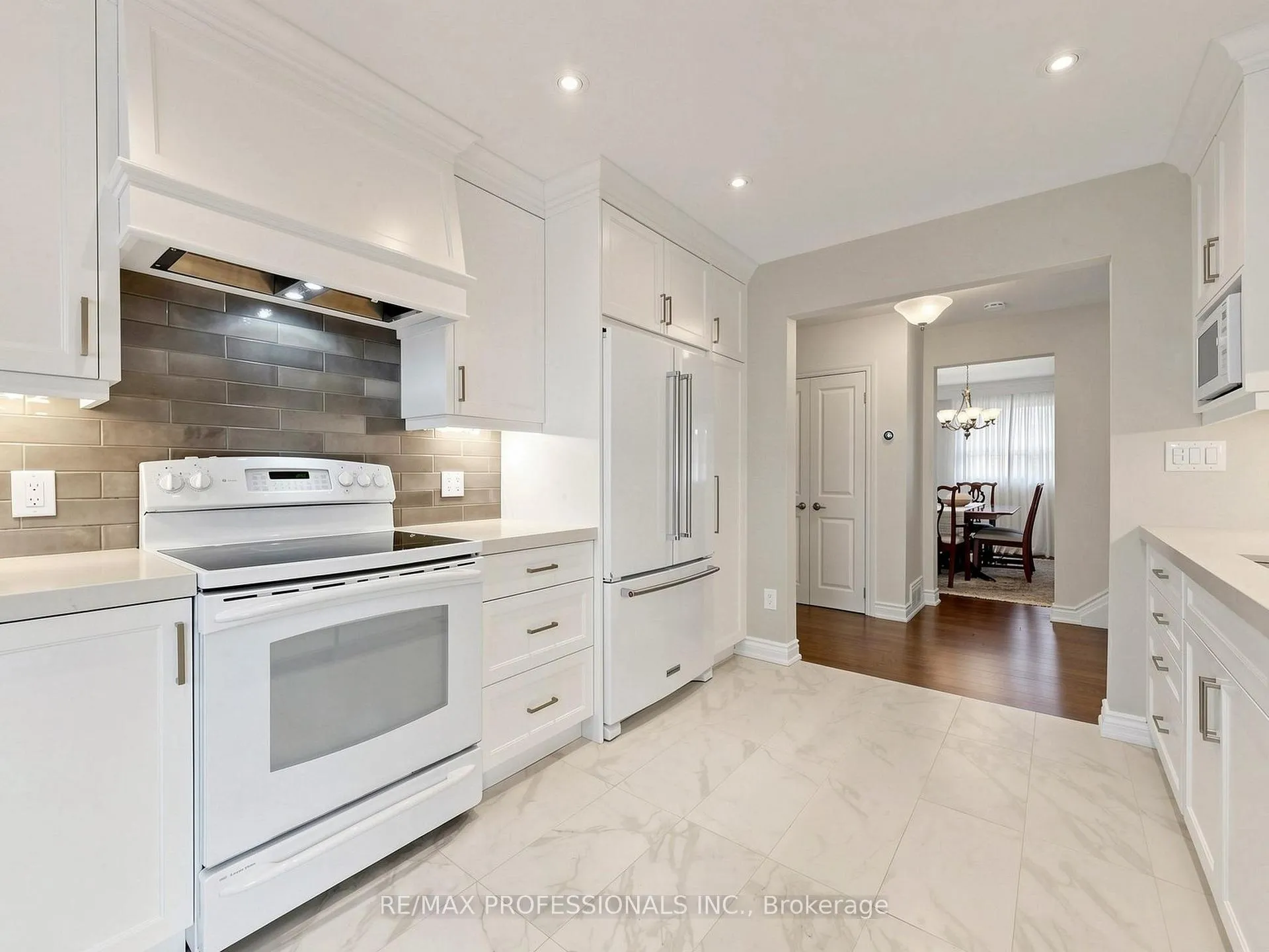 Photo 11 of 5 Muirdale Avenue, Etobicoke, Willowridge-Martingrove-Richview — HOMEH