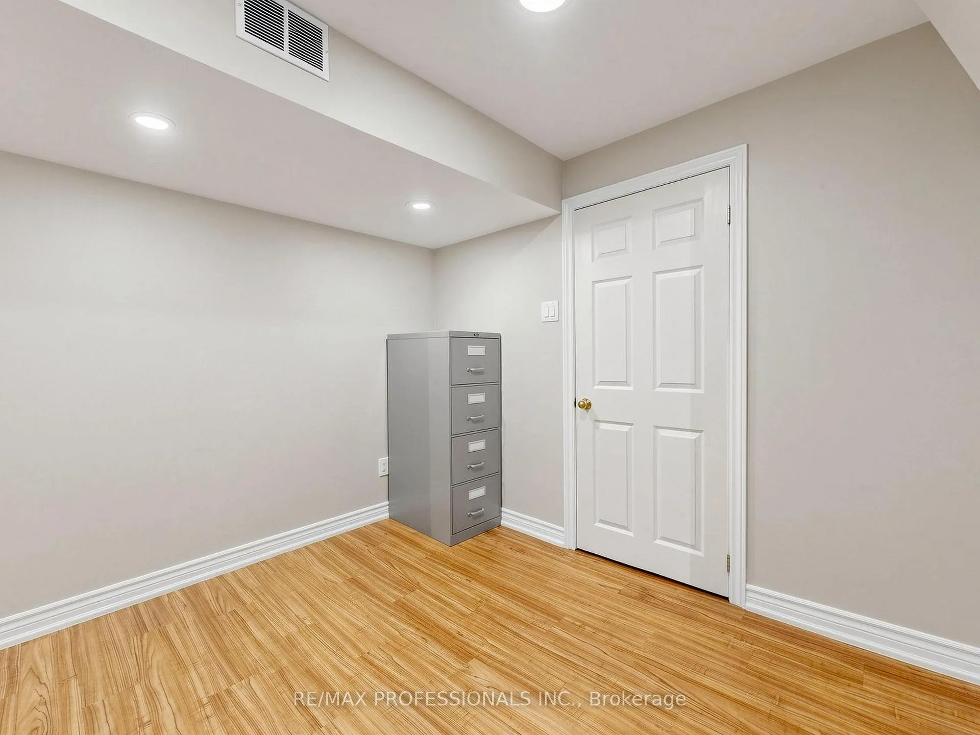 Photo 33 of 5 Muirdale Avenue, Etobicoke, Willowridge-Martingrove-Richview — HOMEH