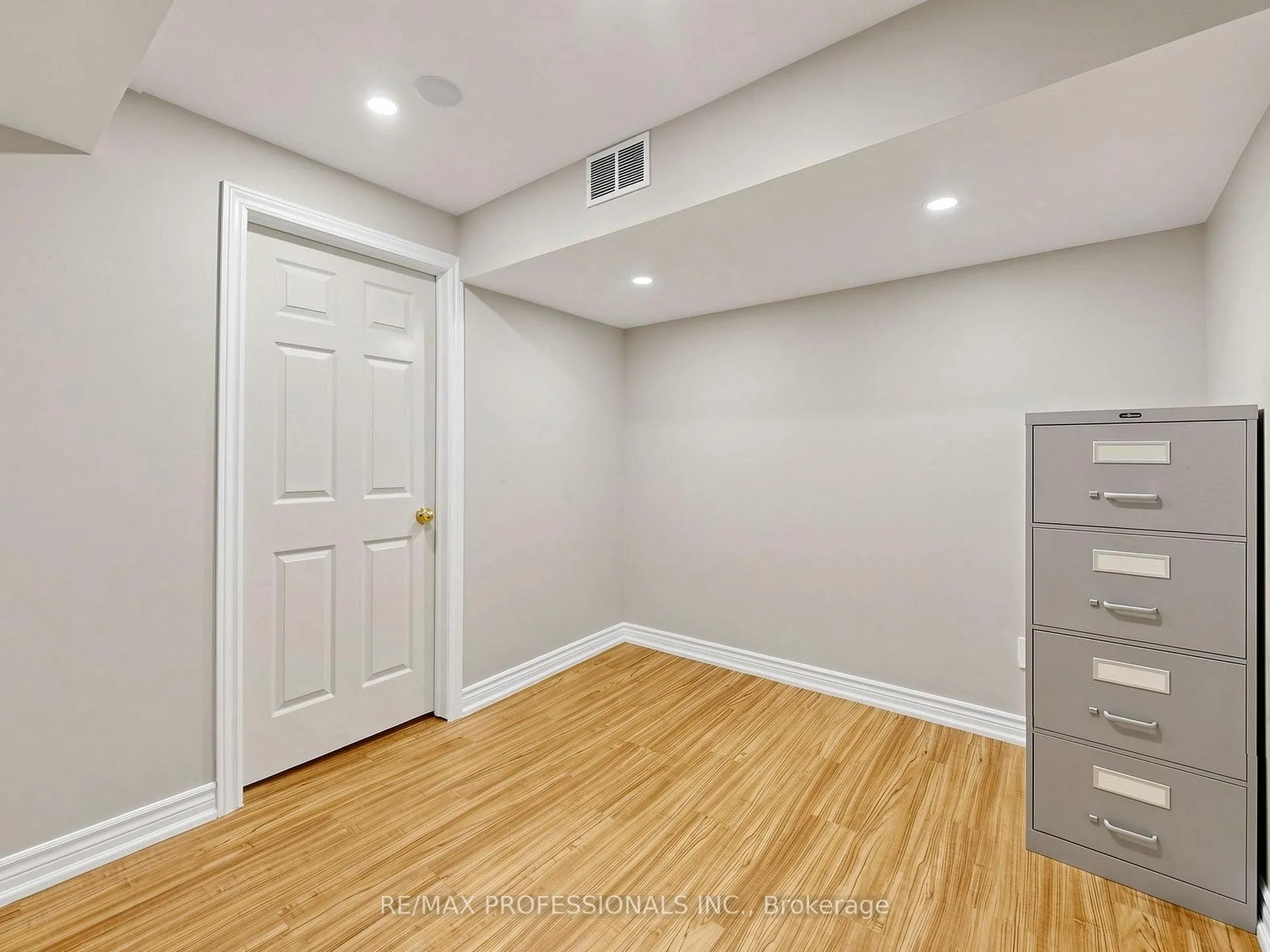 Photo 34 of 5 Muirdale Avenue, Etobicoke, Willowridge-Martingrove-Richview — HOMEH
