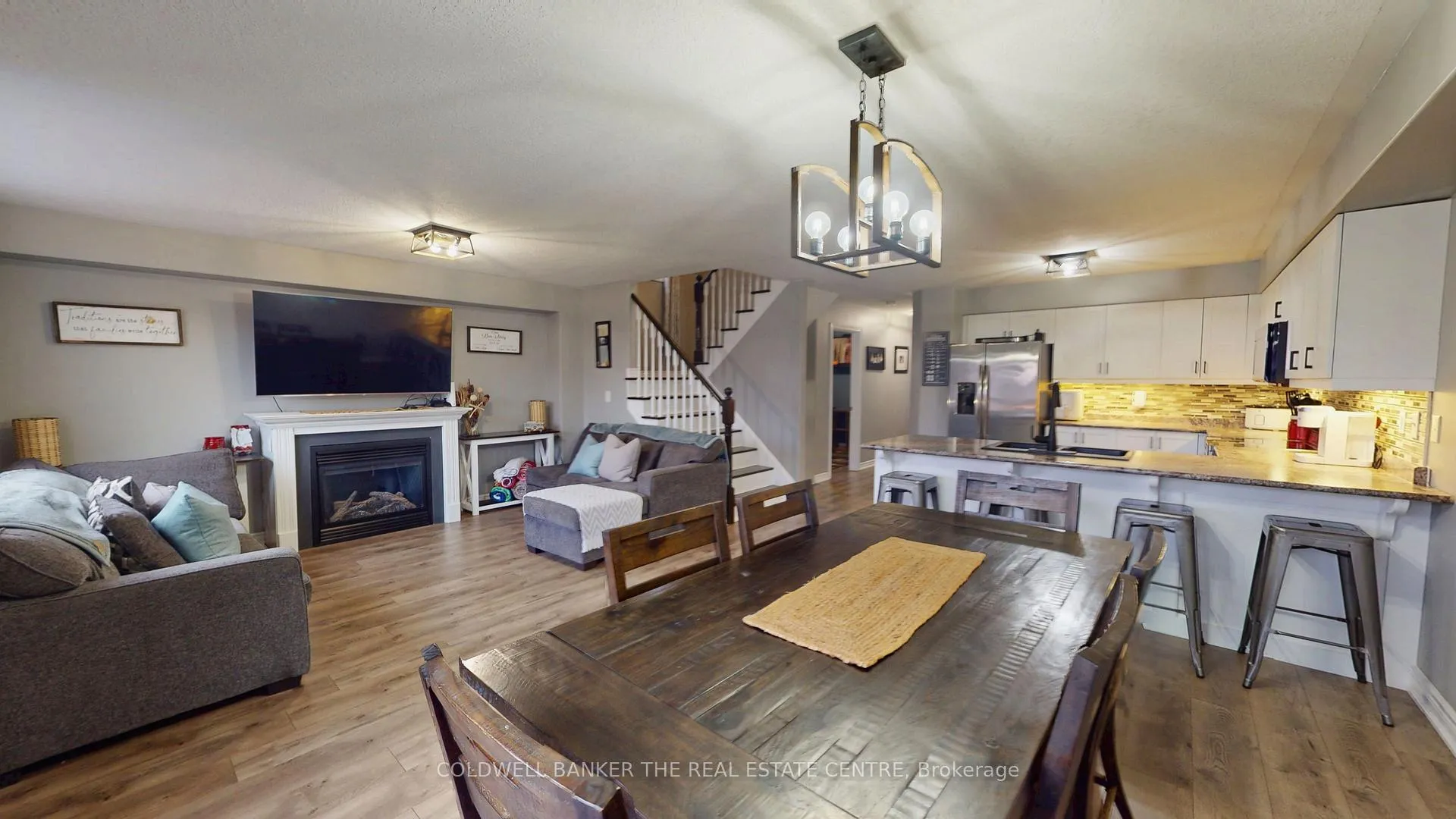 Photo 3 of 61 Pearl Drive, Orillia — HOMEH